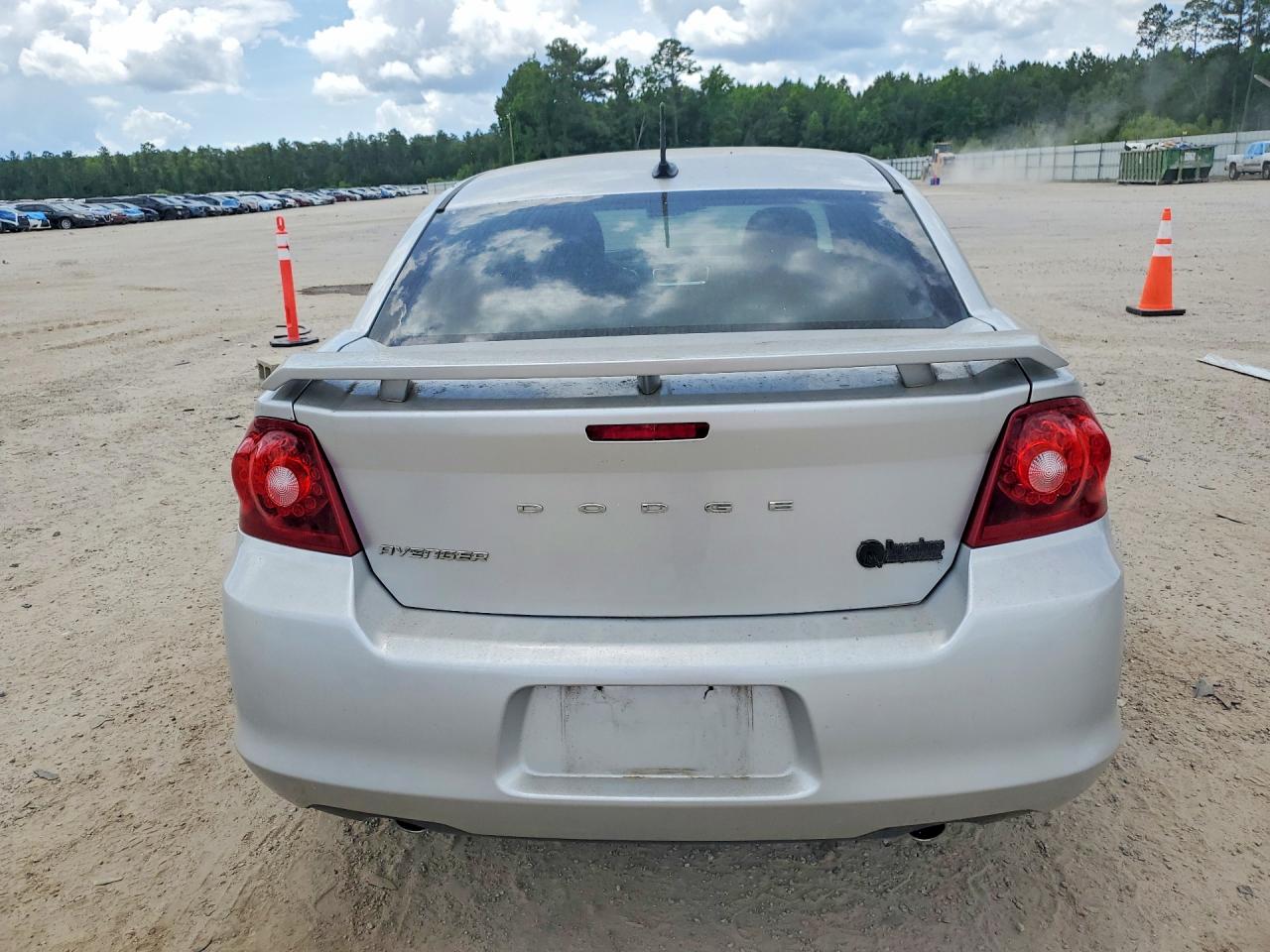 2011 Dodge Avenger Mainstreet Silver vin: 1B3BD1FG6BN552195