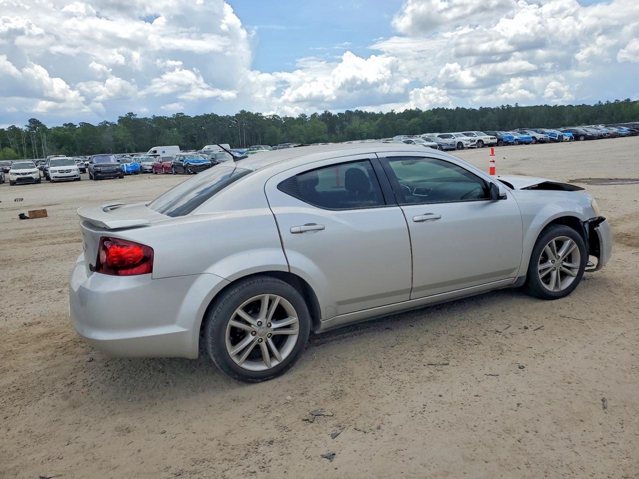 2011 Dodge Avenger Mainstreet Silver vin: 1B3BD1FG6BN552195