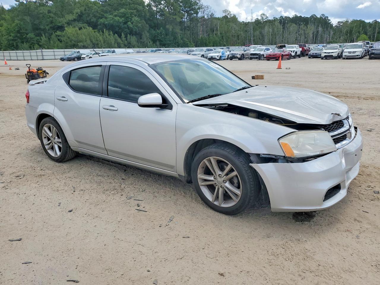 2011 Dodge Avenger Mainstreet Silver vin: 1B3BD1FG6BN552195