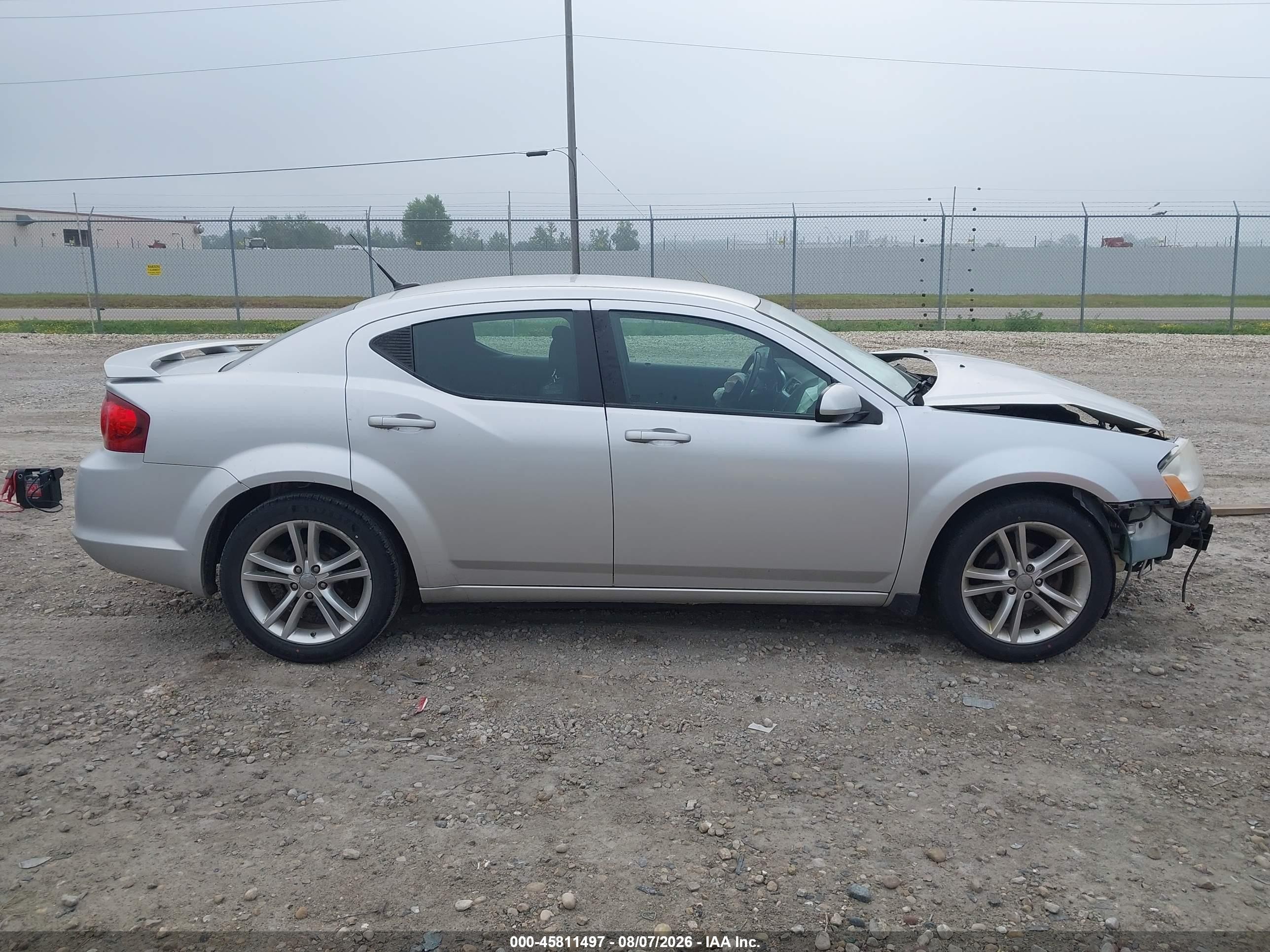 2011 Dodge Avenger Mainstreet Silver vin: 1B3BD1FG9BN526190