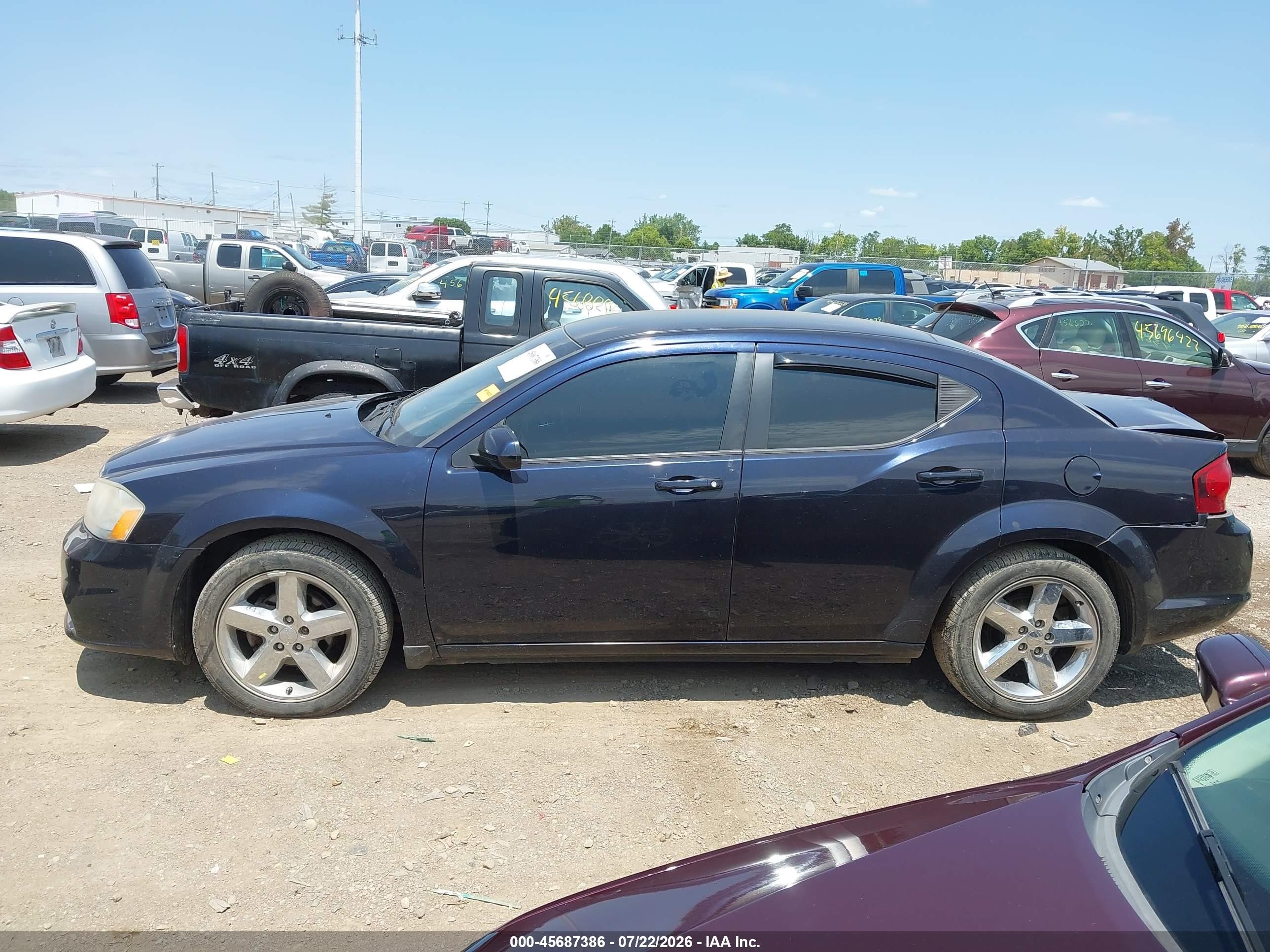 2011 Dodge Avenger Lux Dark Blue vin: 1B3BD2FB1BN524752