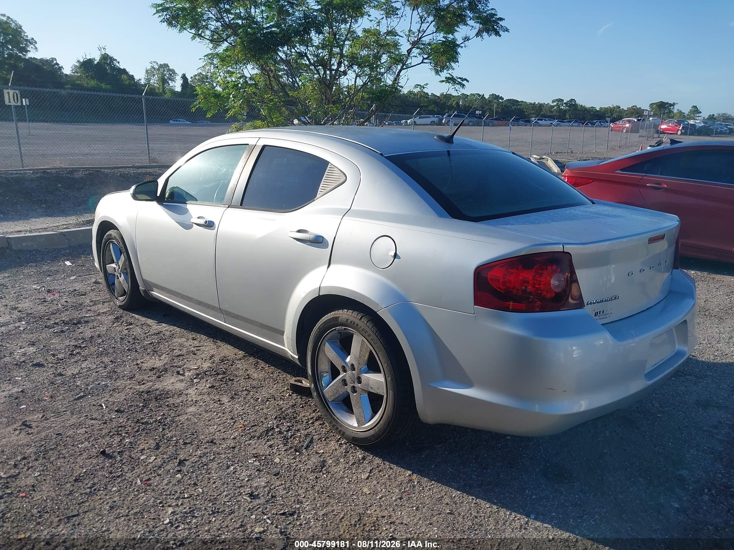 2011 Dodge Avenger Lux Silver vin: 1B3BD2FG4BN541248