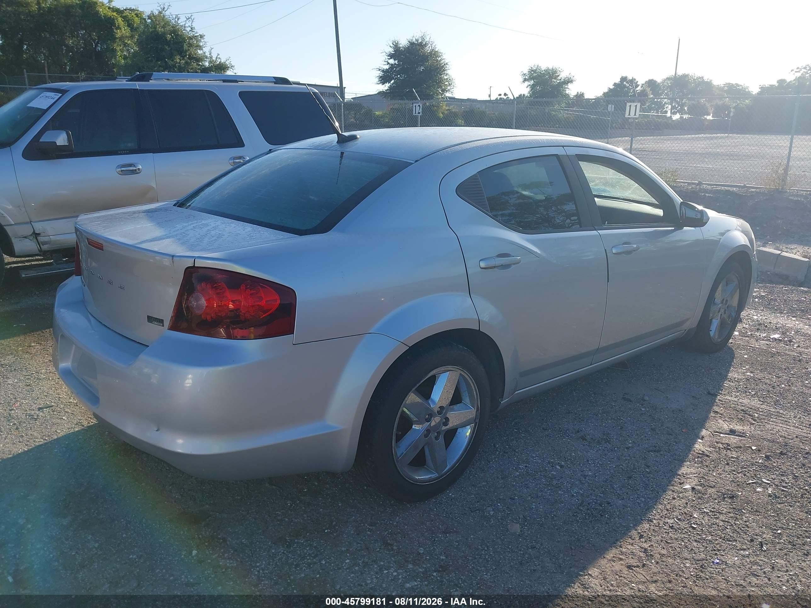 2011 Dodge Avenger Lux Silver vin: 1B3BD2FG4BN541248