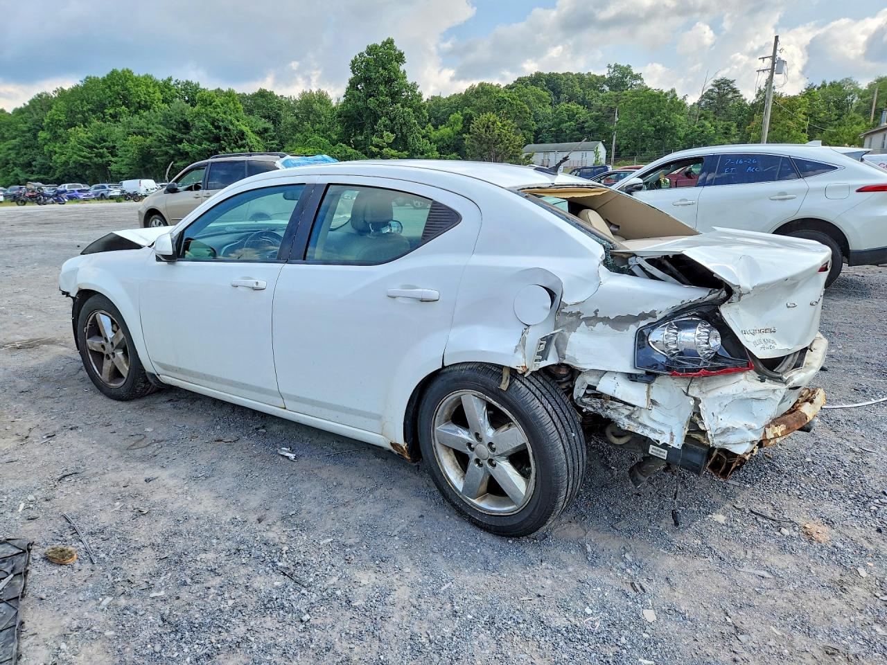 2011 Dodge Avenger White vin: 1B3BD2FG6BN578883