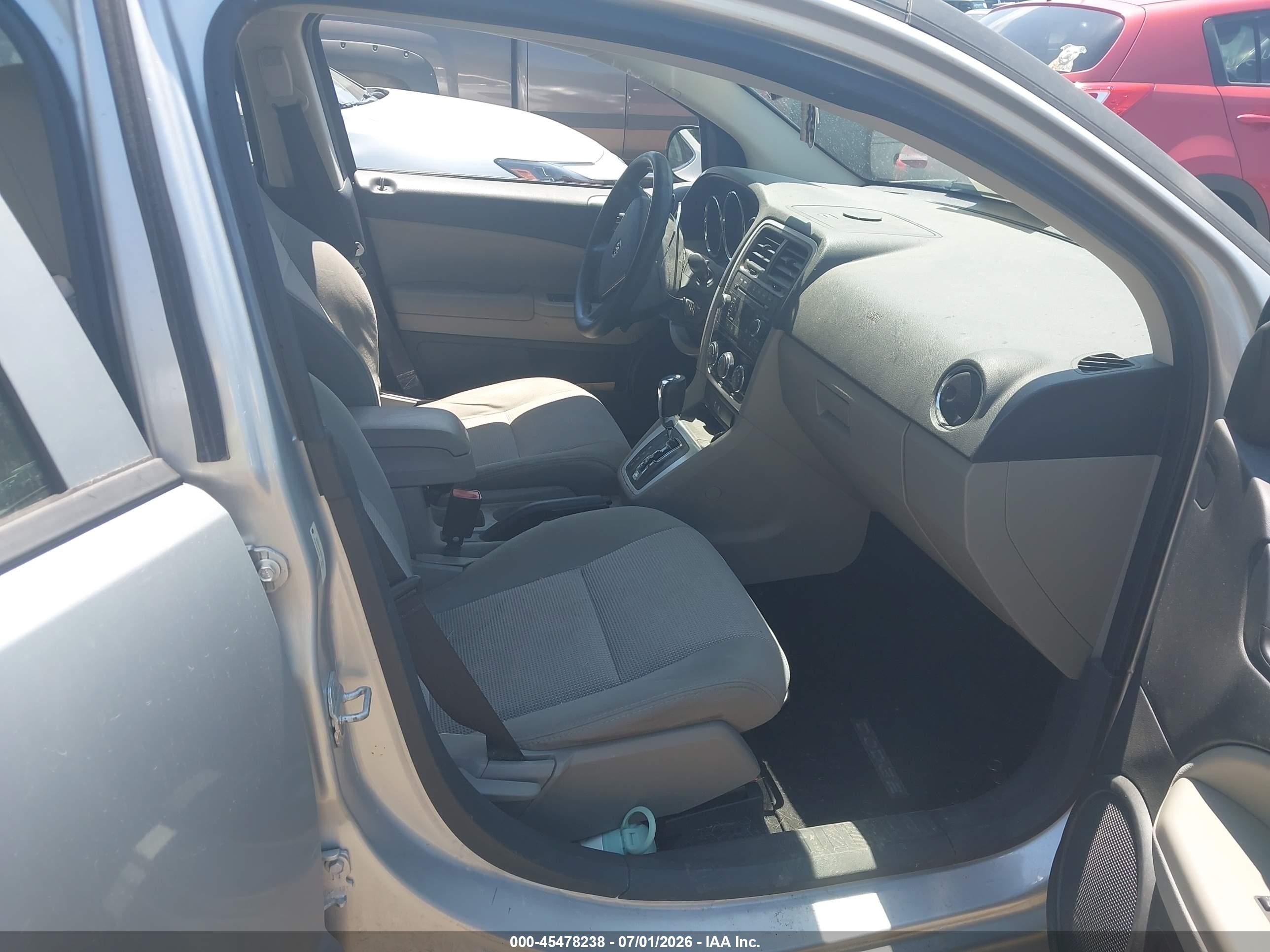 2011 Dodge Caliber Mainstreet Серебряный vin: 1B3CB3HA0BD156381