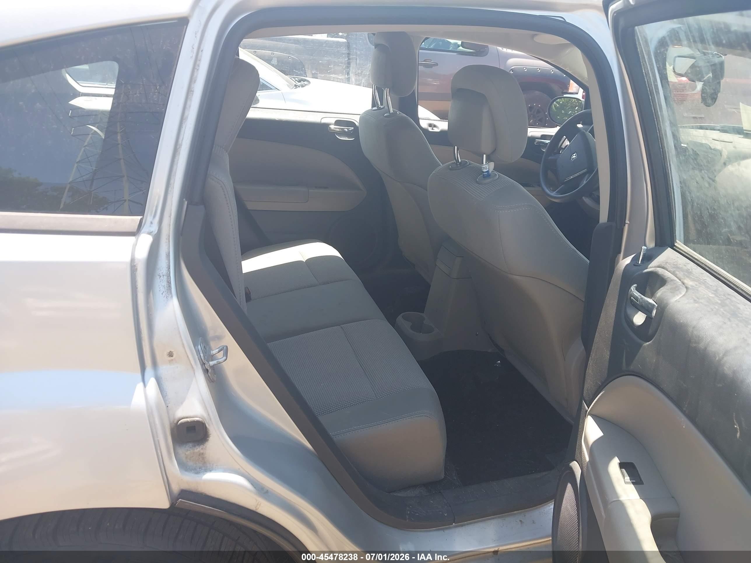 2011 Dodge Caliber Mainstreet Серебряный vin: 1B3CB3HA0BD156381