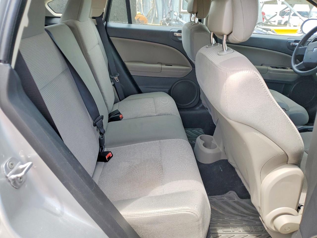 2011 Dodge Caliber Mainstreet Silver vin: 1B3CB3HA3BD221014