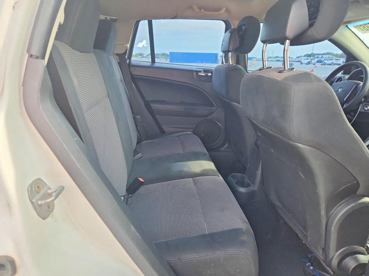 2011 Dodge Caliber Mainstreet White vin: 1B3CB3HA3BD298000