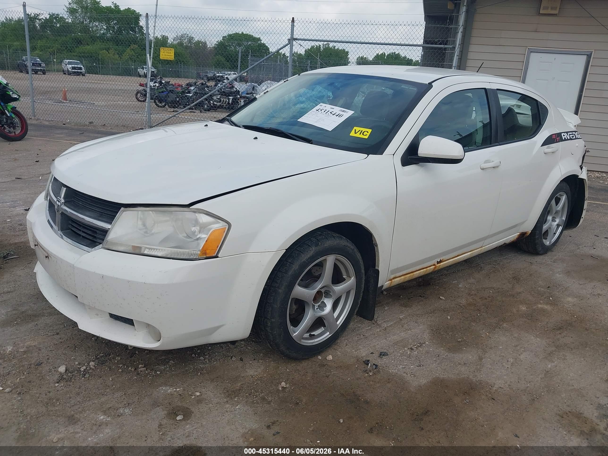 2010 Dodge Avenger R/t White vin: 1B3CC5FB8AN138658