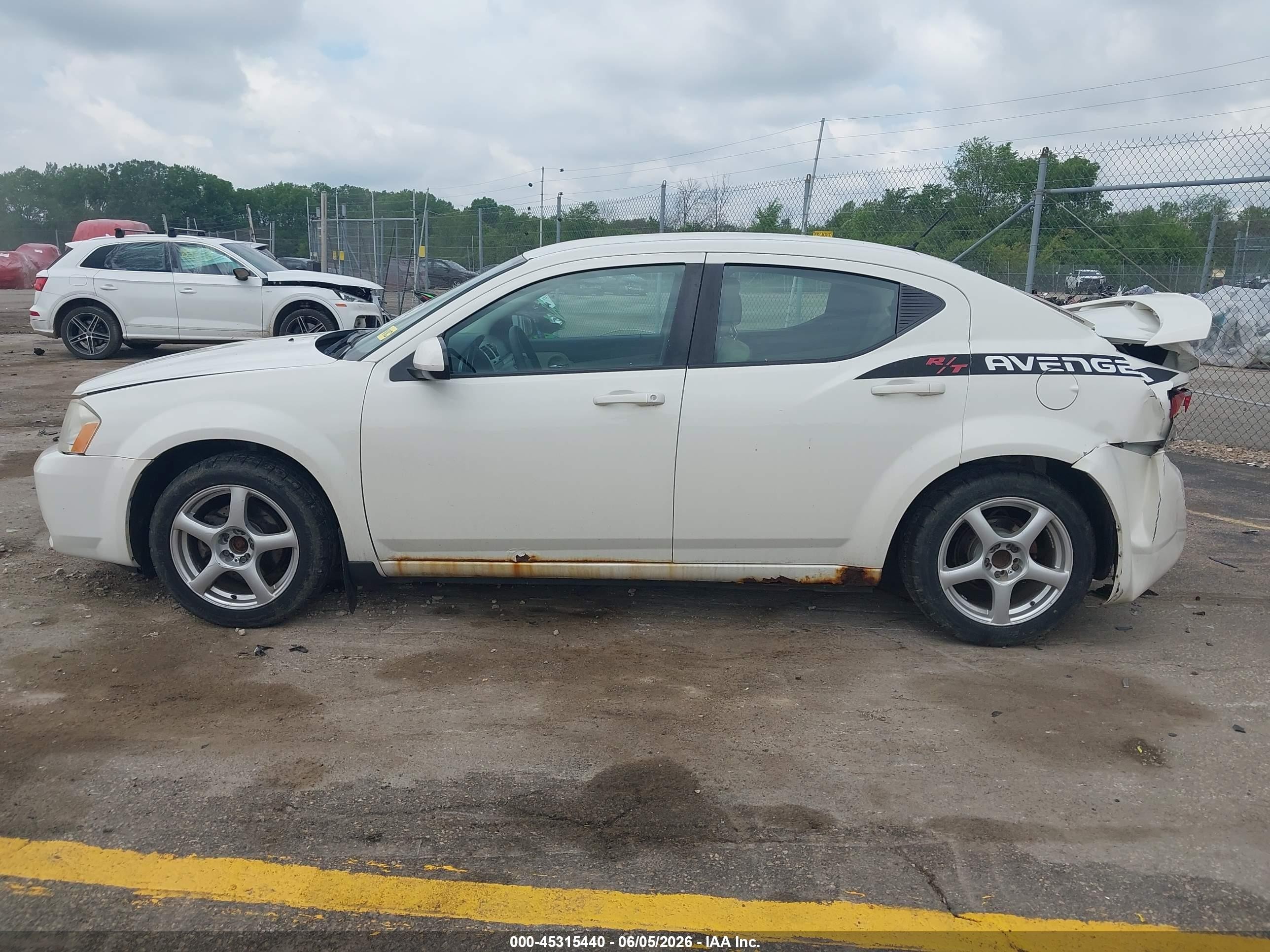 2010 Dodge Avenger R/t White vin: 1B3CC5FB8AN138658