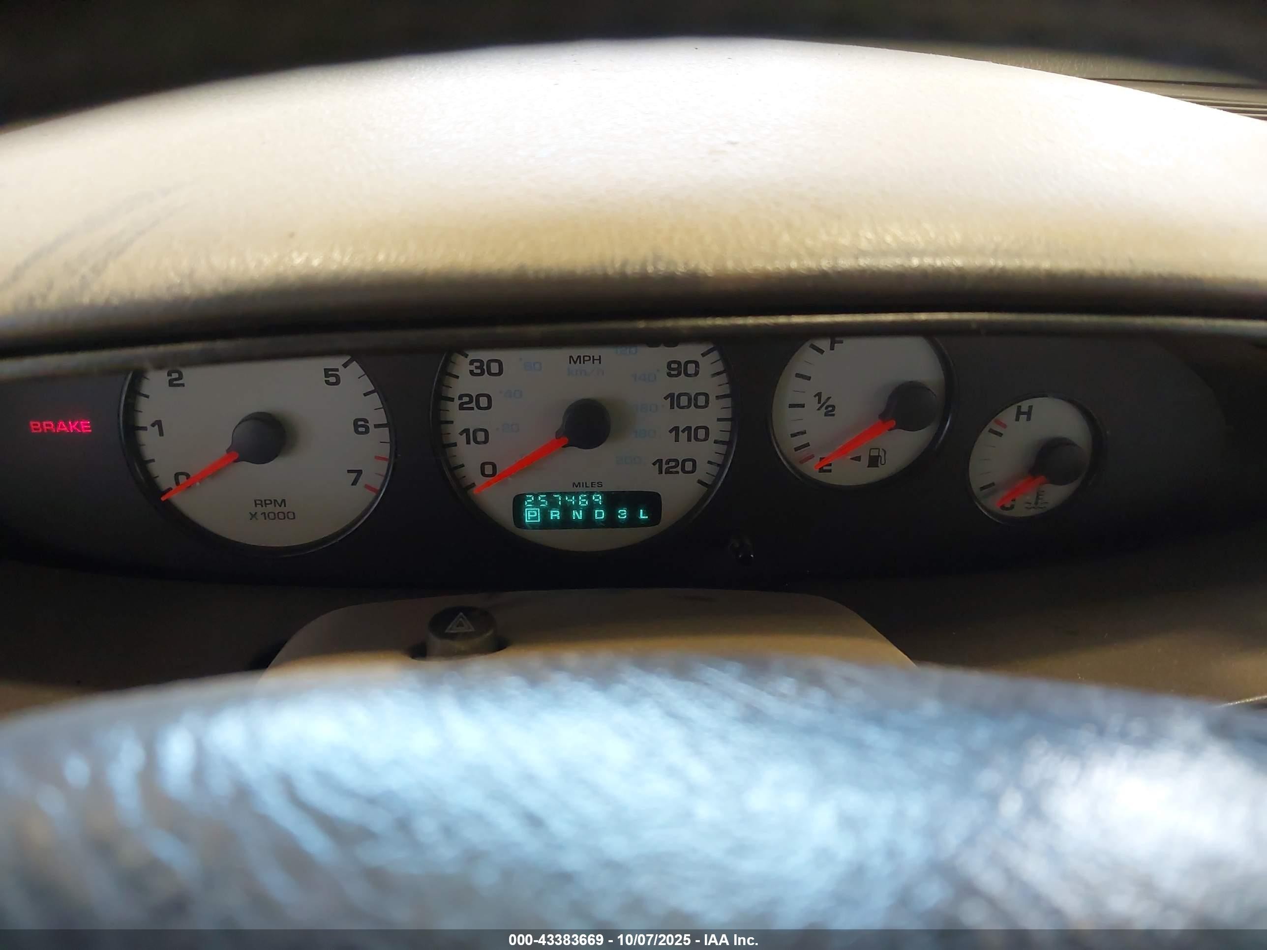 2000 Dodge Stratus Se Серебряный vin: 1B3EJ46X5YN169929