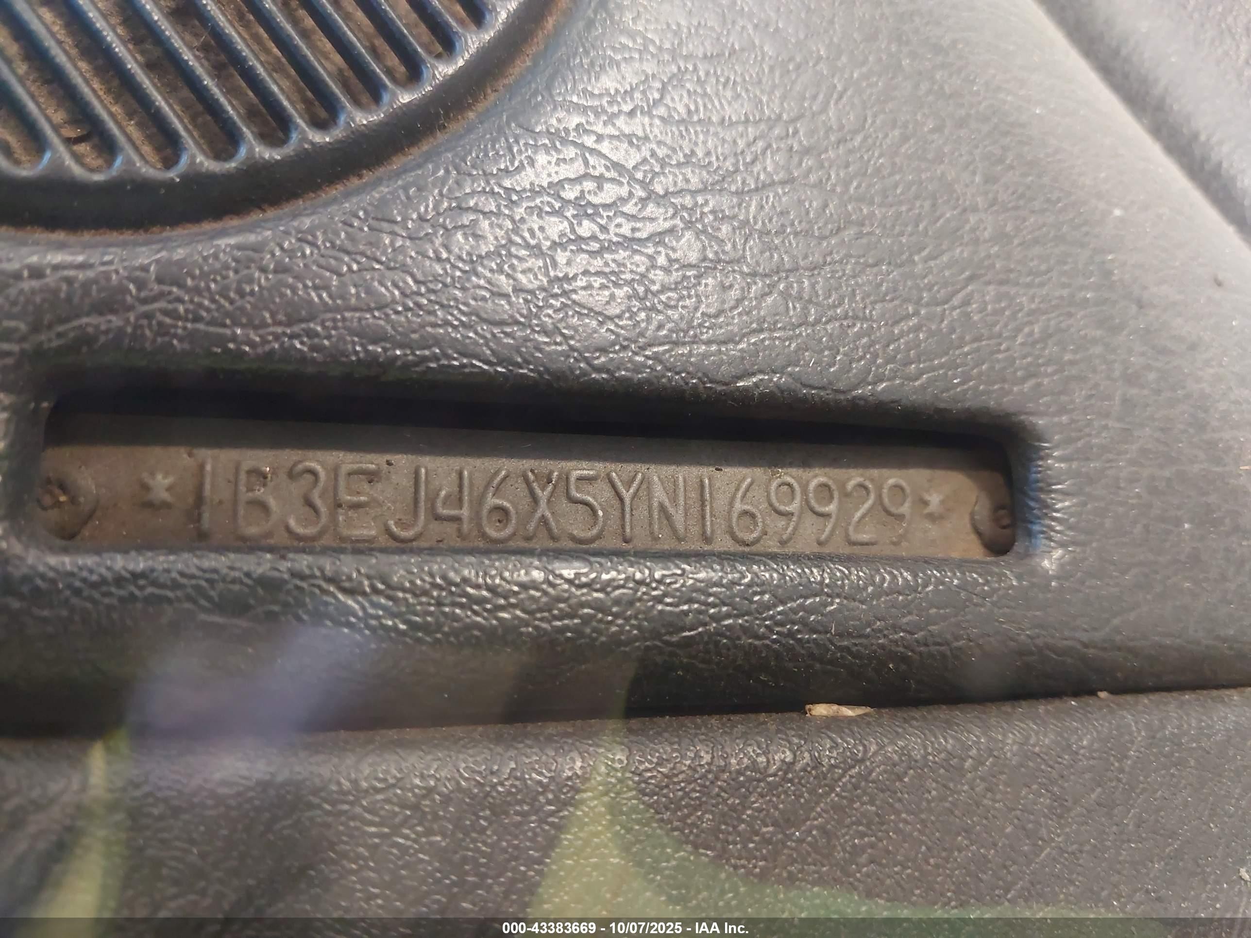 2000 Dodge Stratus Se Серебряный vin: 1B3EJ46X5YN169929