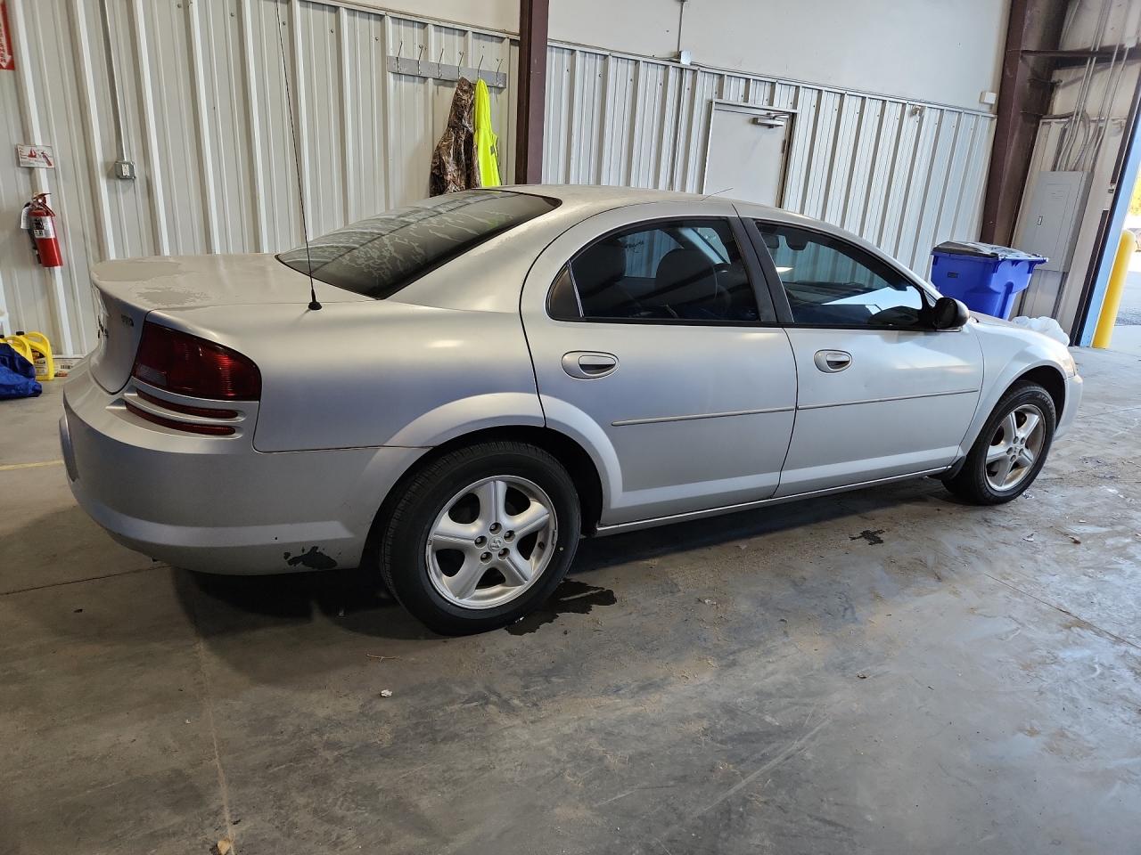 2006 Dodge Stratus Sxt Silver vin: 1B3EL46X06N159171 Damage: Right Qtr Panel, Dent(S) W/No Paint Dmg, 1/2 To 1 Inch