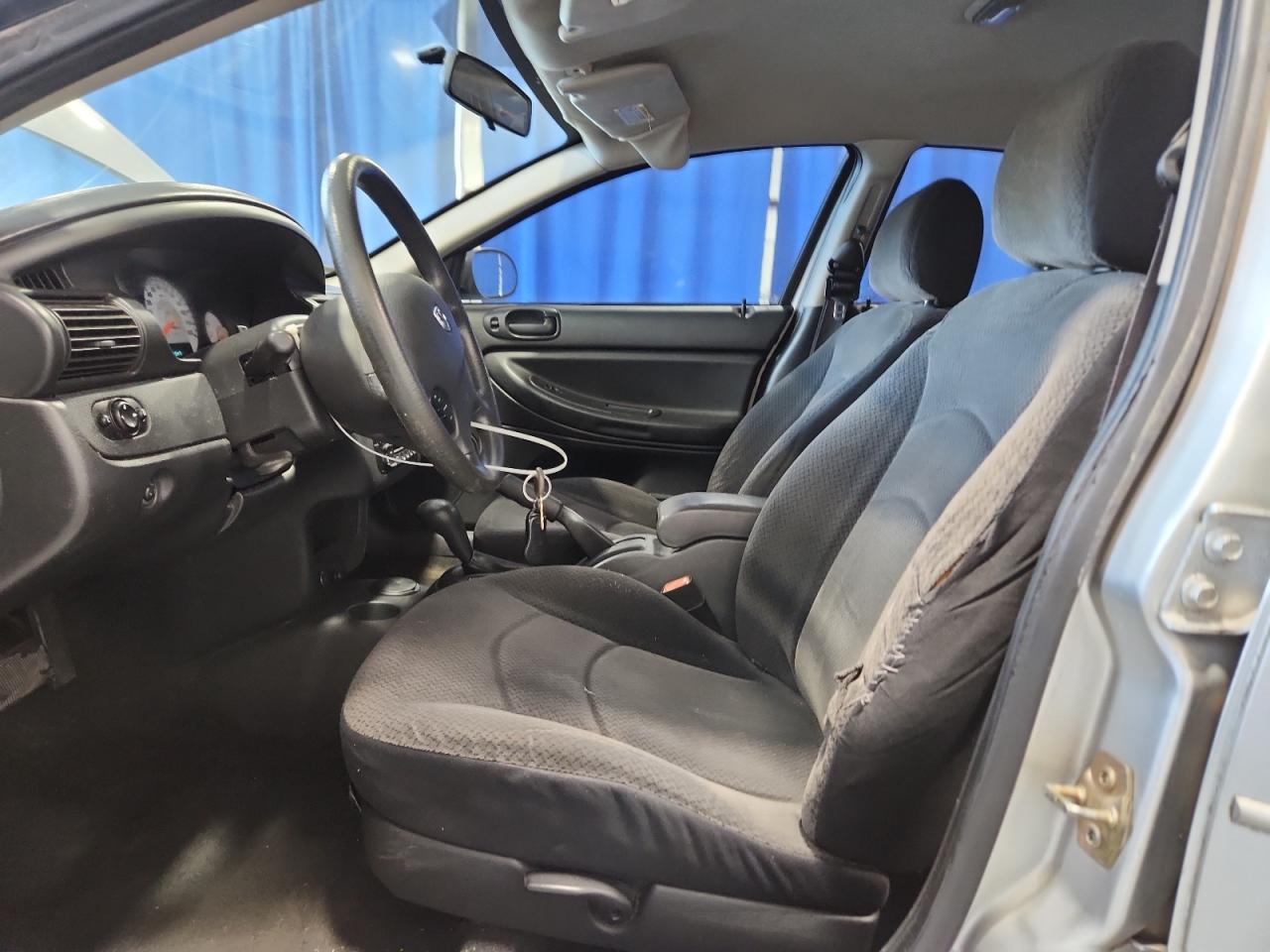 2006 Dodge Stratus Sxt Silver vin: 1B3EL46X06N159171 Damage: Left Front Seat, Torn, > 12 Inches