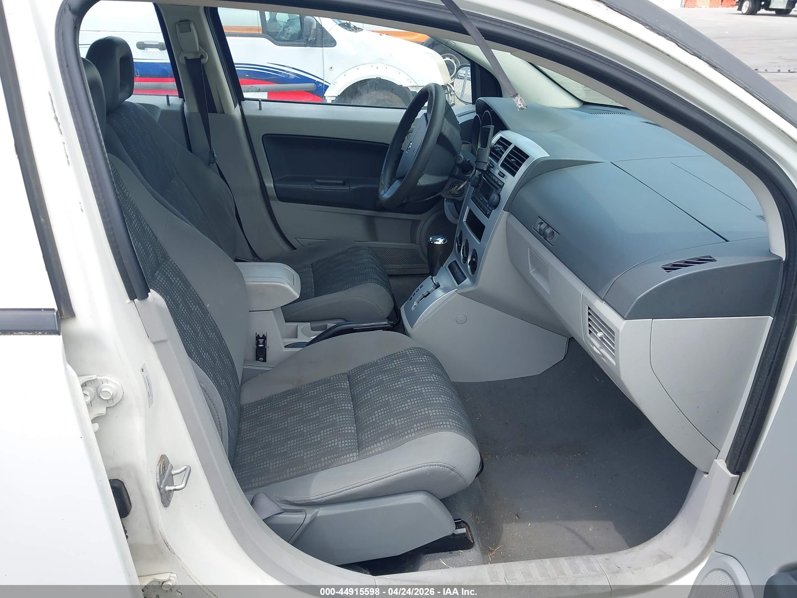 2007 Dodge Caliber   White vin: 1B3HB28B67D177123