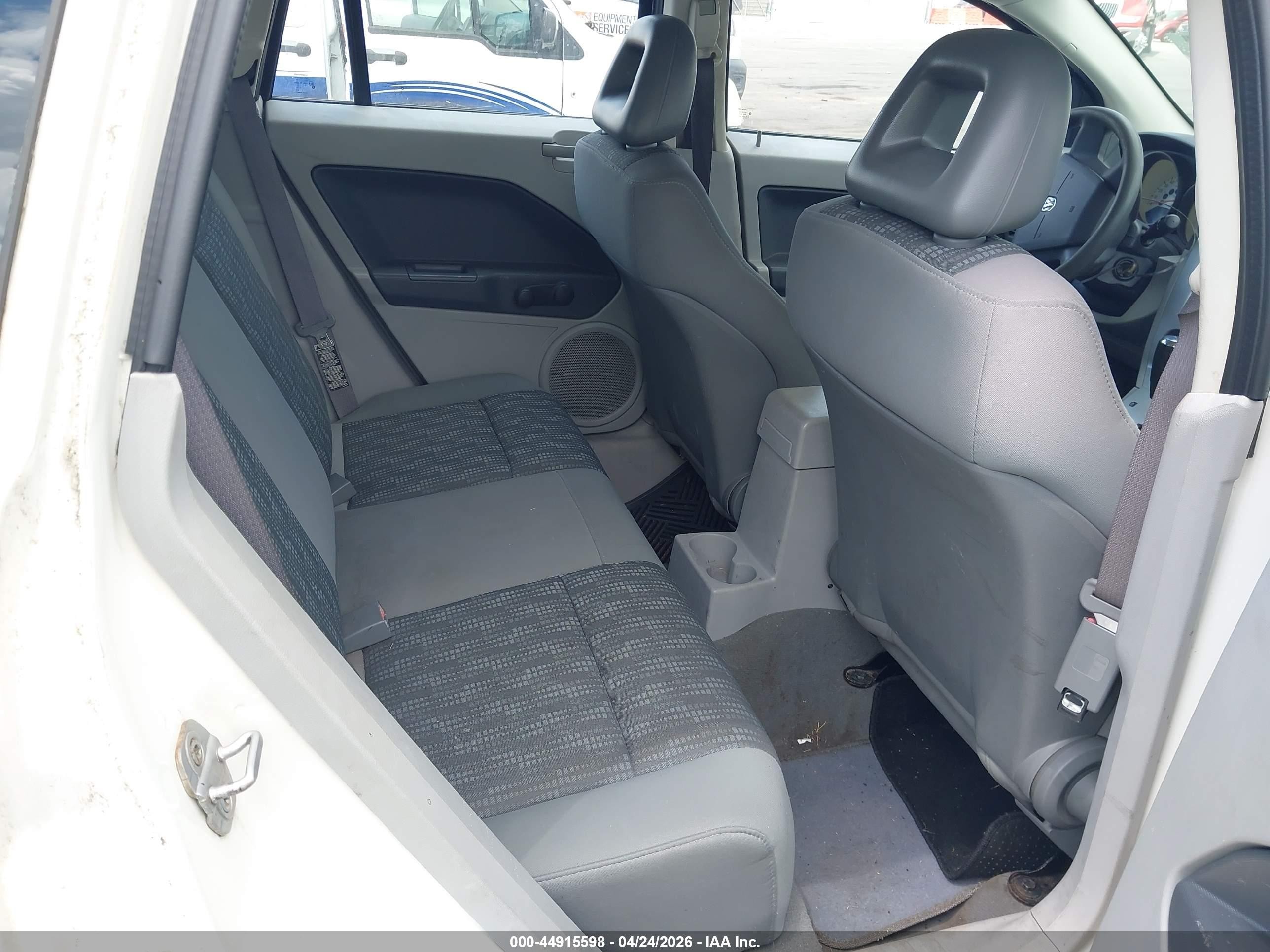 2007 Dodge Caliber   White vin: 1B3HB28B67D177123