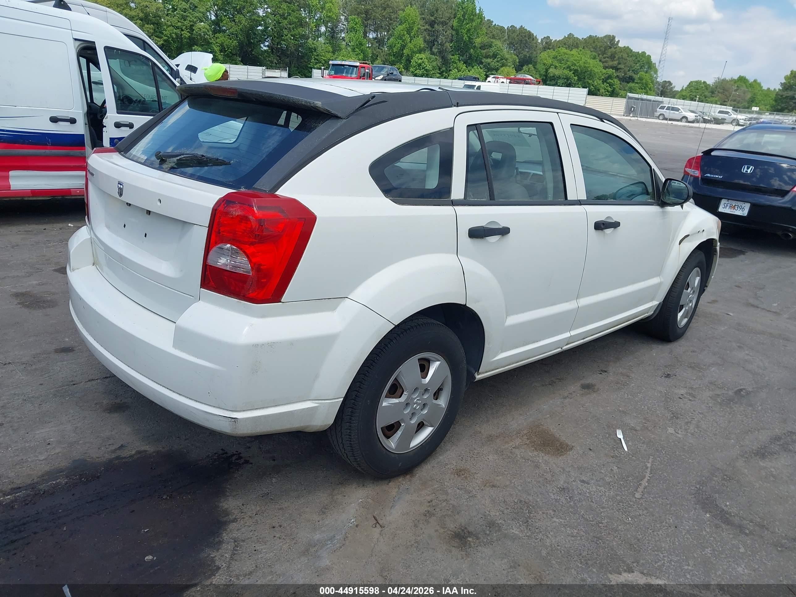 2007 Dodge Caliber   White vin: 1B3HB28B67D177123