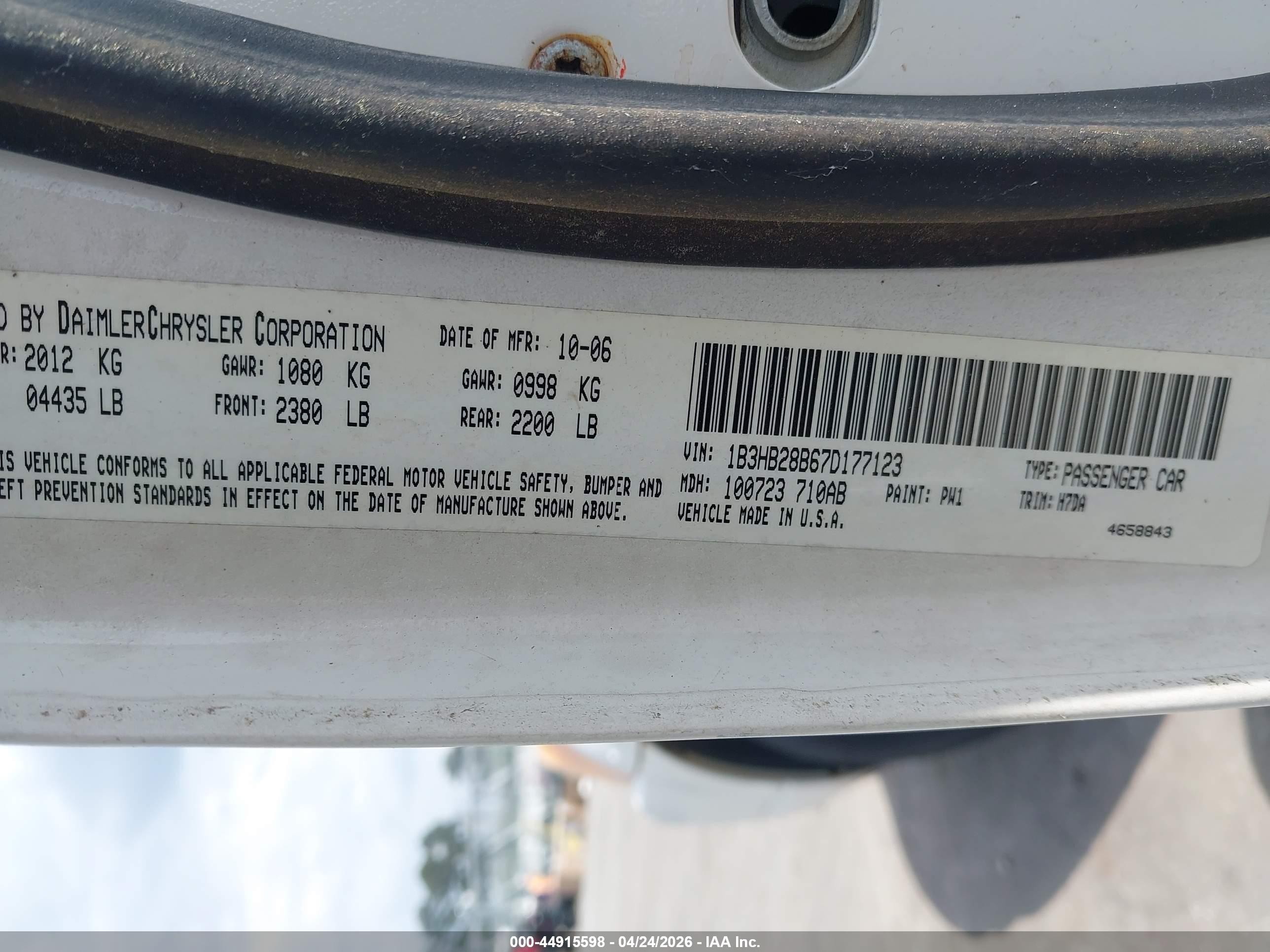 2007 Dodge Caliber   White vin: 1B3HB28B67D177123