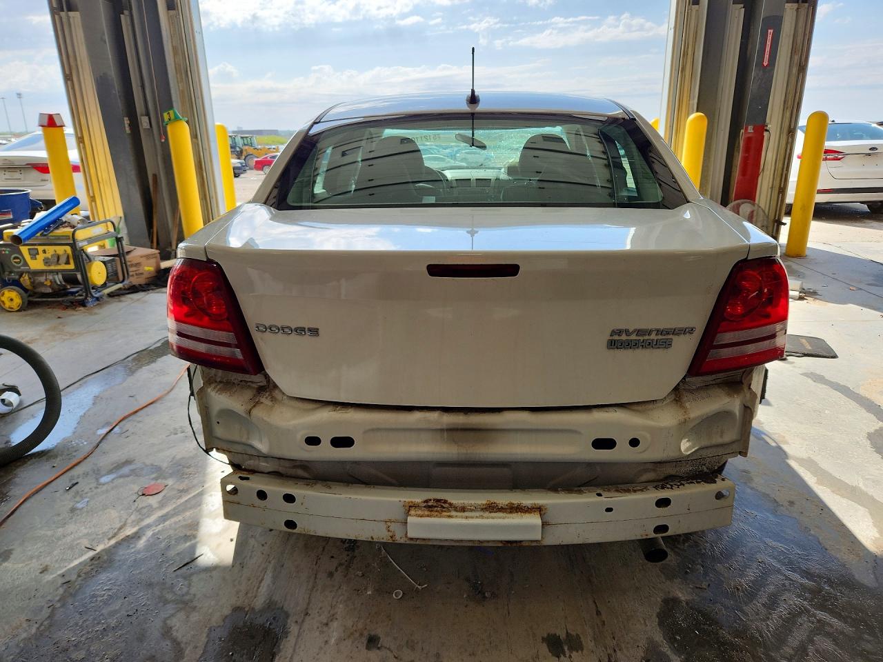 2009 Dodge Avenger Se Белый vin: 1B3LC46B89N535440