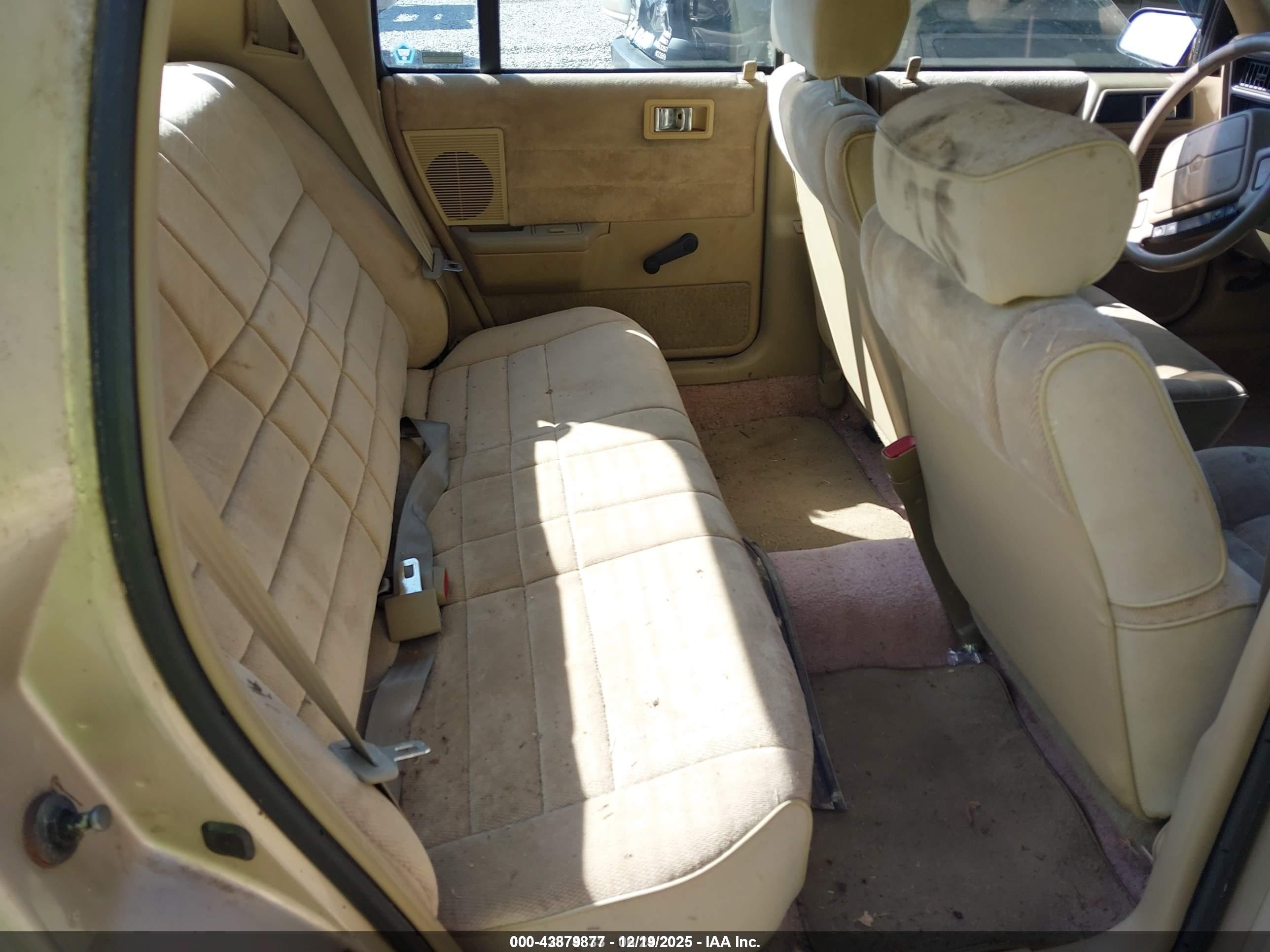 1991 Dodge Spirit   Gold vin: 1B3XA46K2MF565396