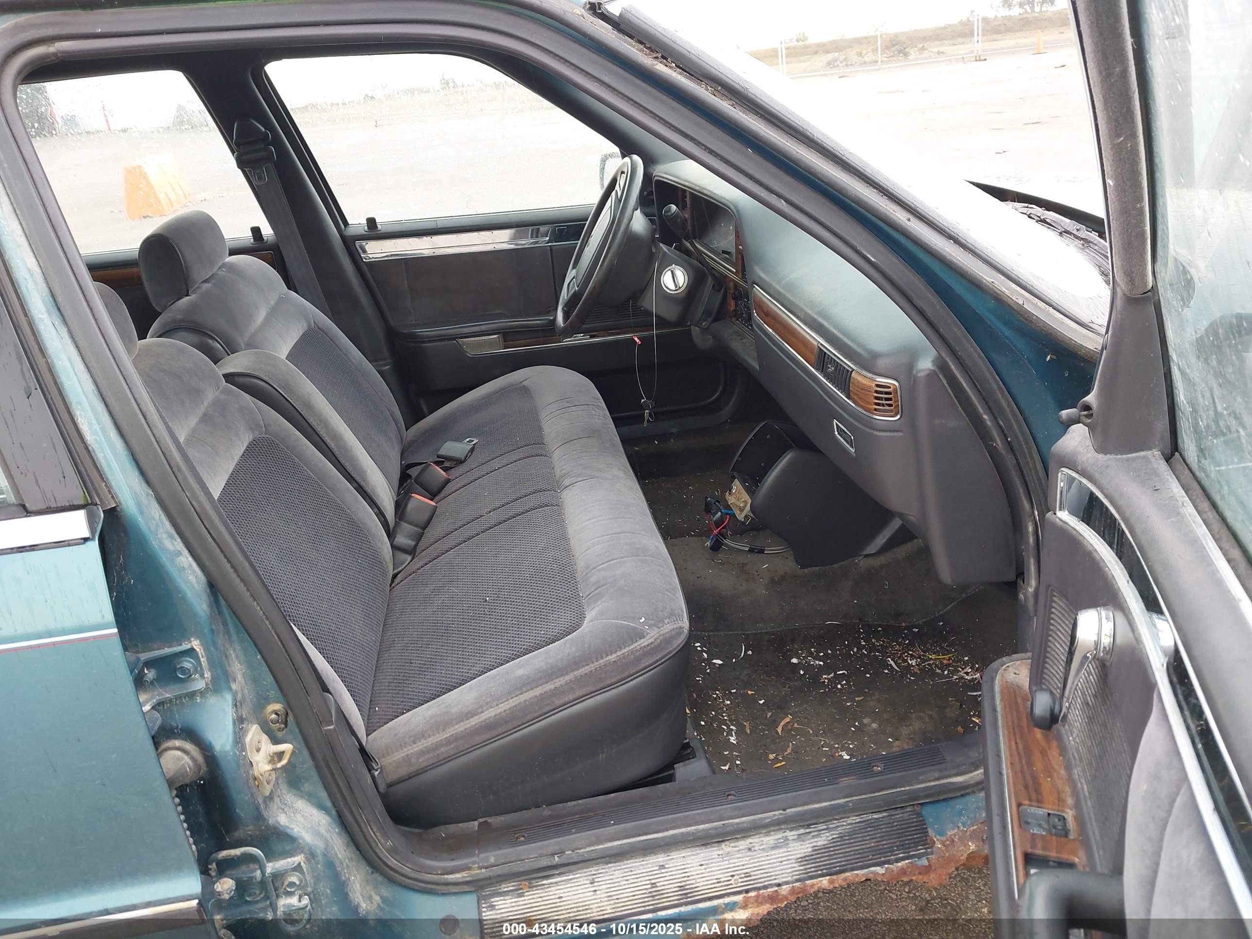1993 Dodge Dynasty   Blue vin: 1B3XC46K7PD204191
