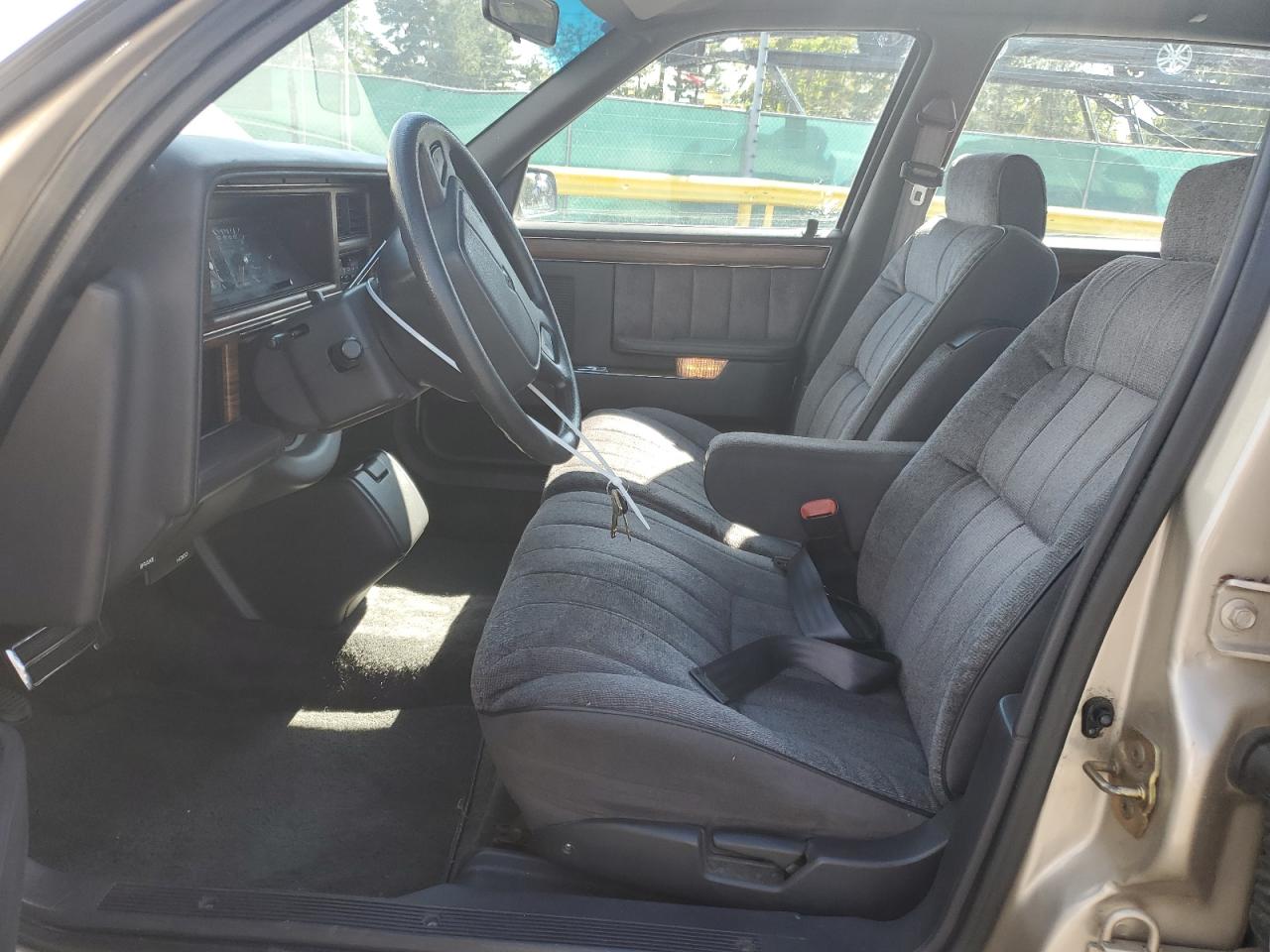 1993 Dodge Dynasty Le Gold vin: 1B3XC56R4PD186204
