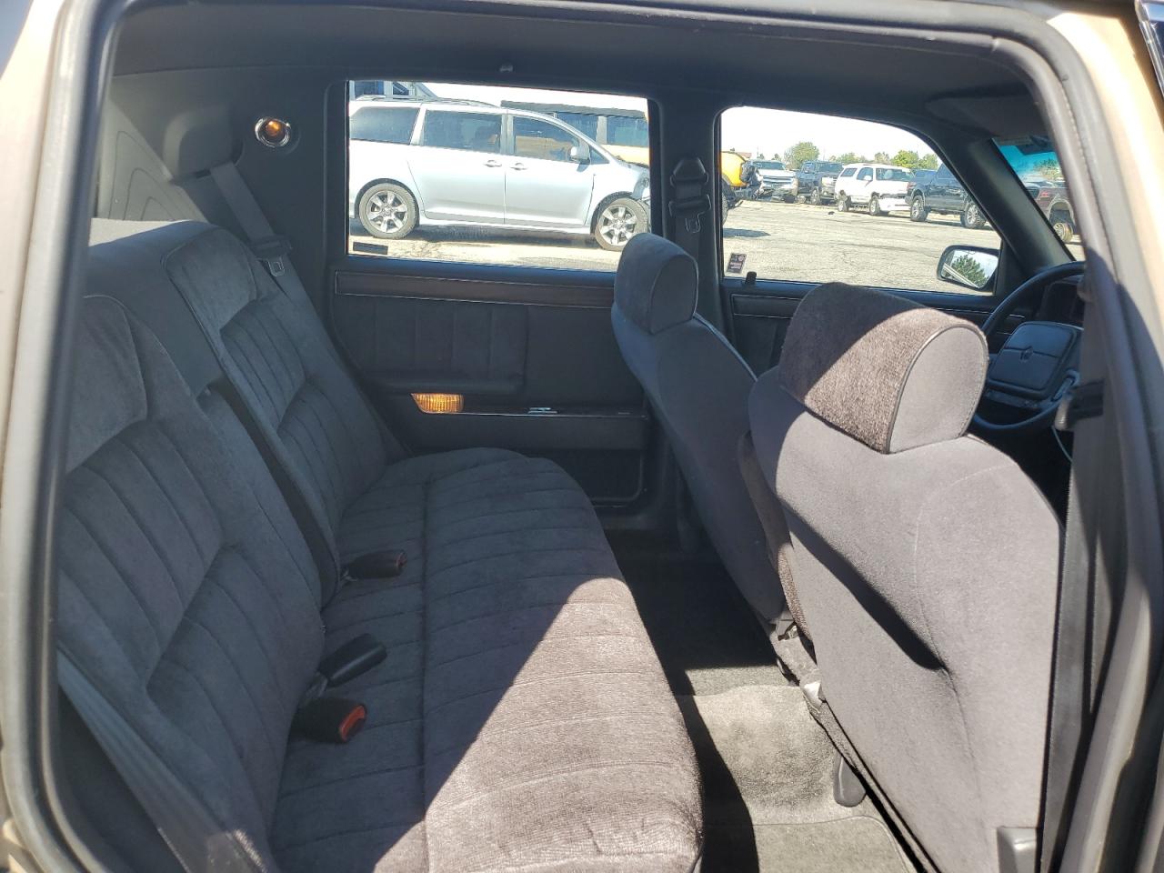 1993 Dodge Dynasty Le Gold vin: 1B3XC56R4PD186204