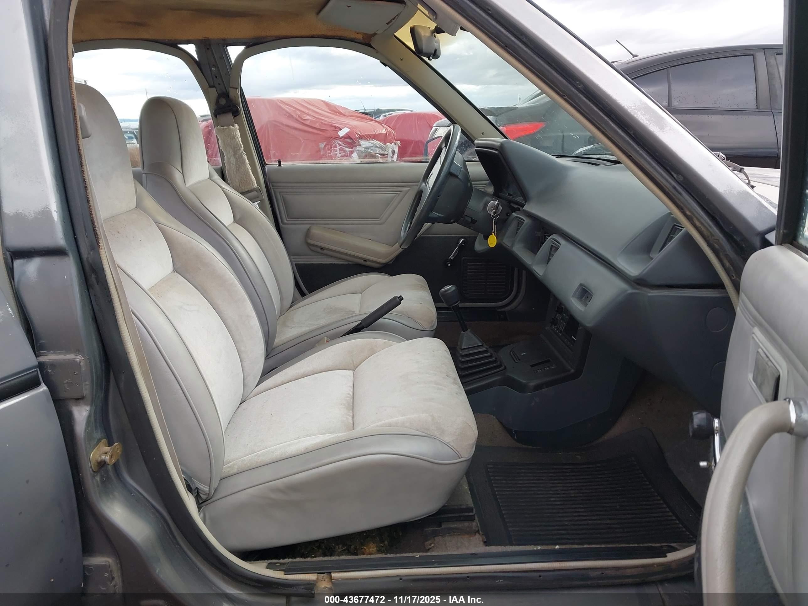 1990 Dodge Omni Expo Серый vin: 1B3XL18D7LC722766