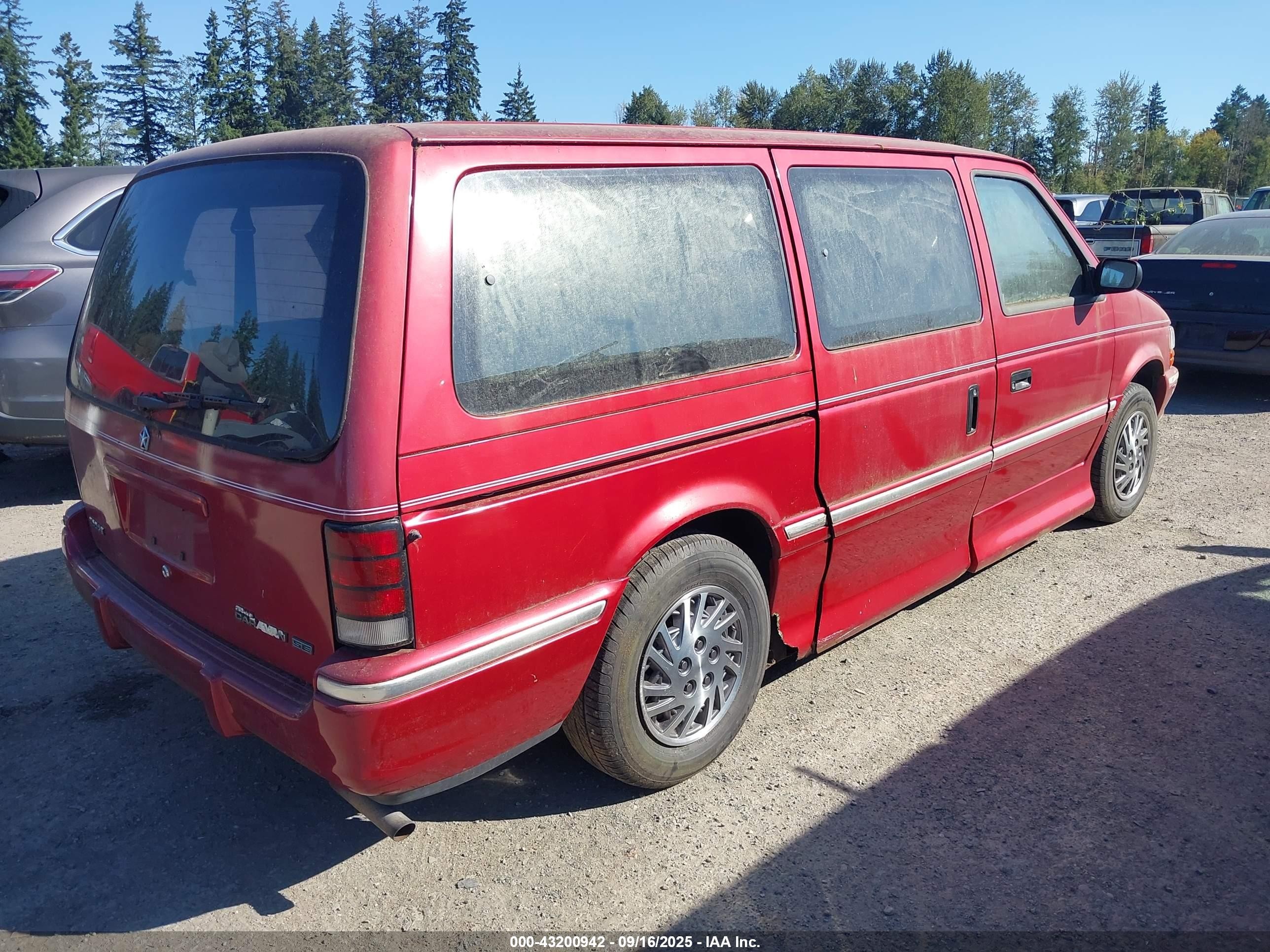 1993 Dodge Grand Caravan Se Red vin: 1B4GH44R2PX641611