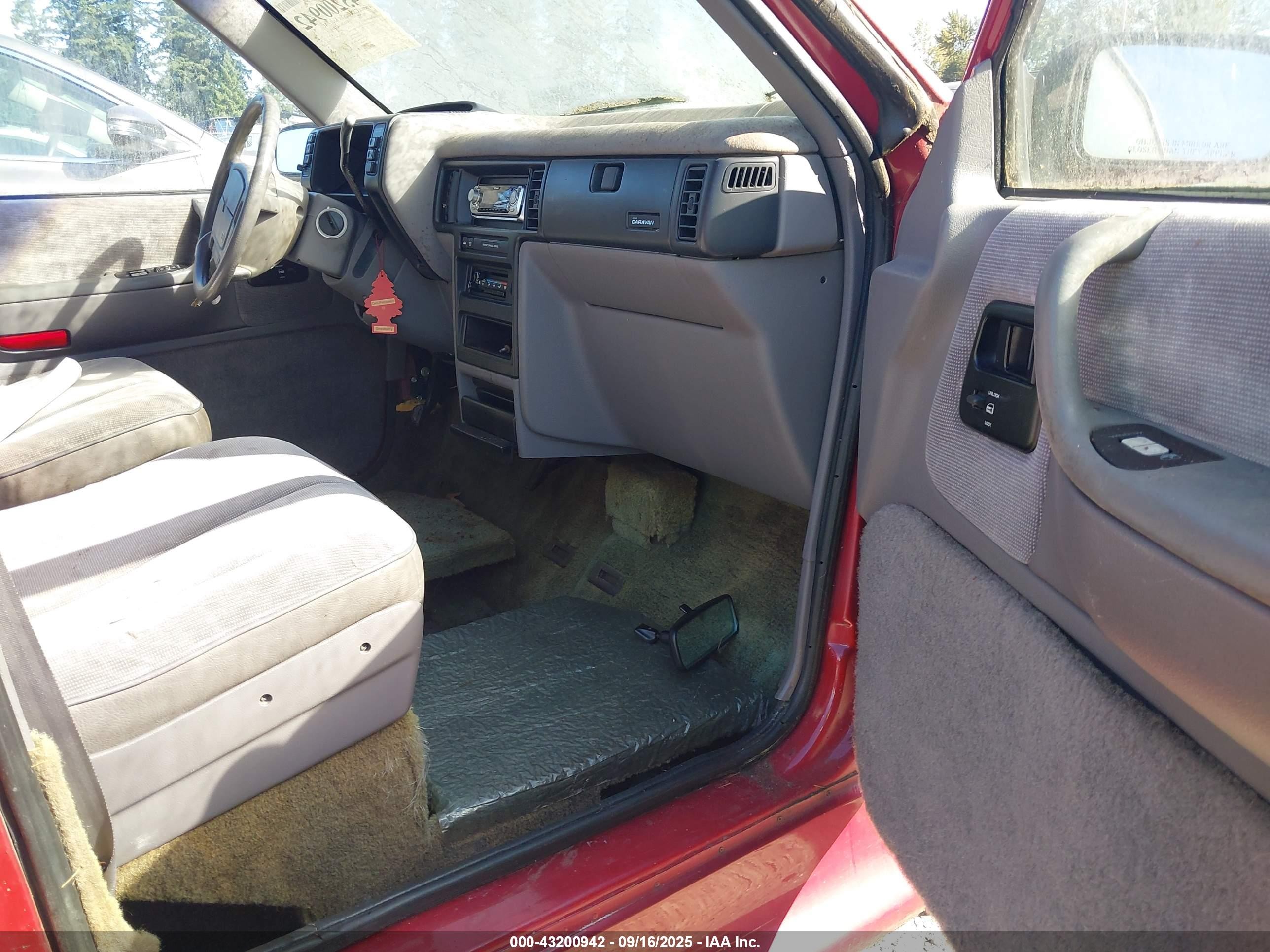 1993 Dodge Grand Caravan Se Red vin: 1B4GH44R2PX641611