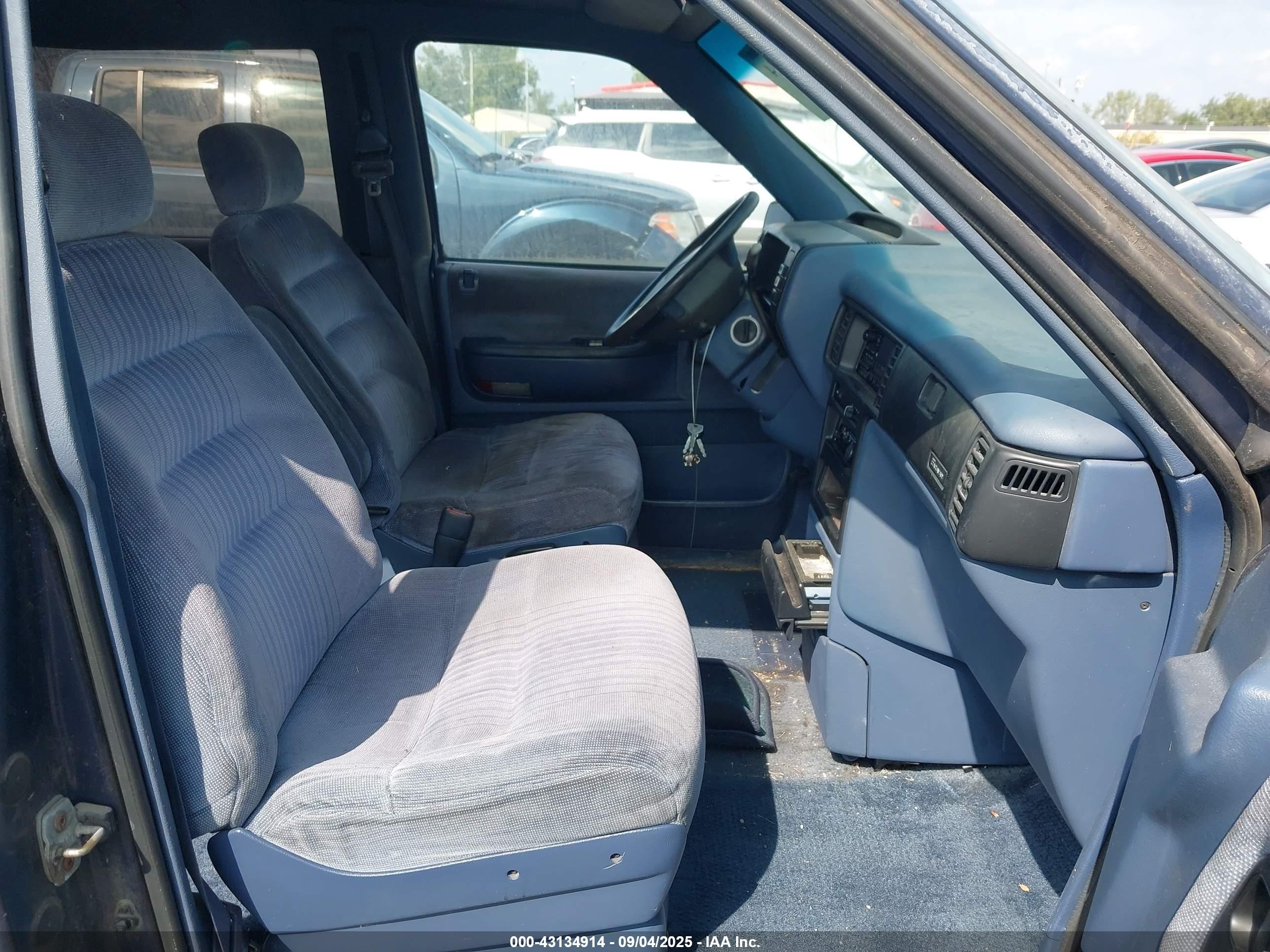 1993 Dodge Grand Caravan Le/es Blue vin: 1B4GH54R4PX608325