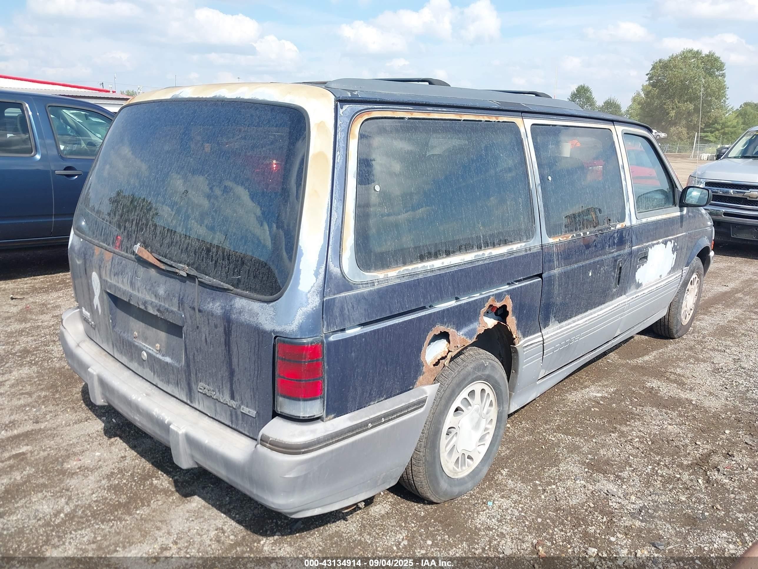1993 Dodge Grand Caravan Le/es Blue vin: 1B4GH54R4PX608325