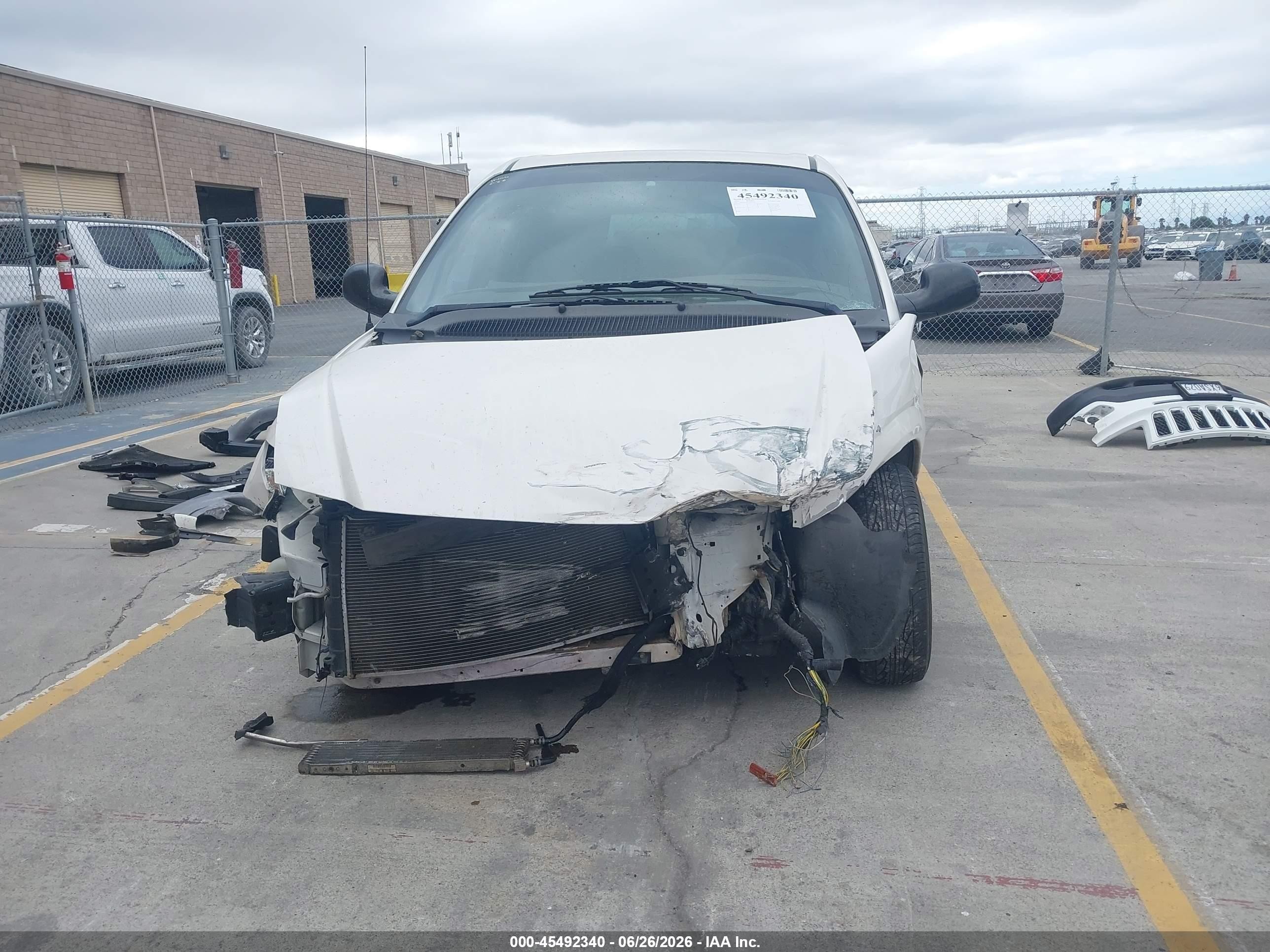2002 Dodge Caravan Ec White vin: 1B4GP15B22B635753