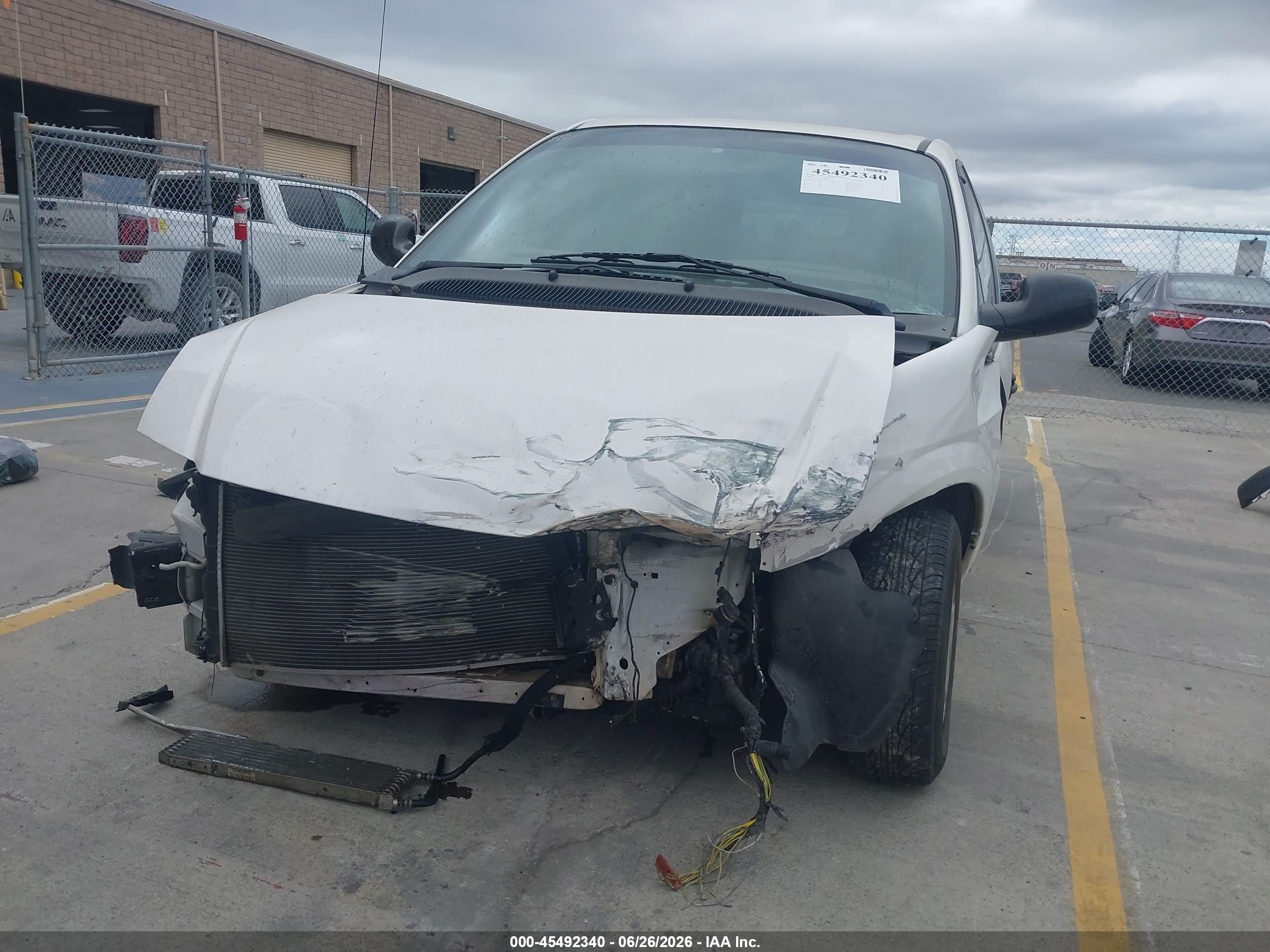 2002 Dodge Caravan Ec White vin: 1B4GP15B22B635753
