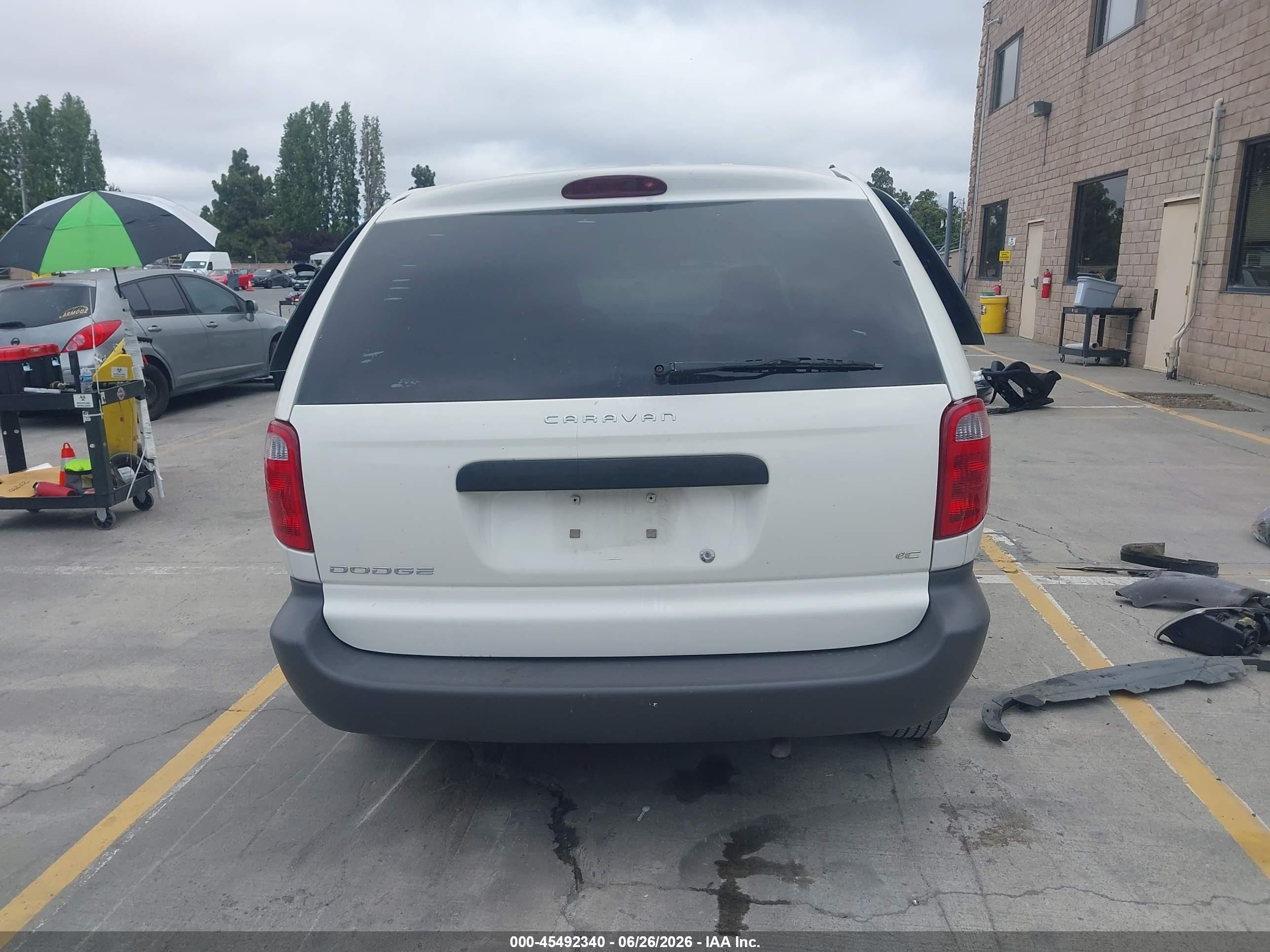 2002 Dodge Caravan Ec White vin: 1B4GP15B22B635753