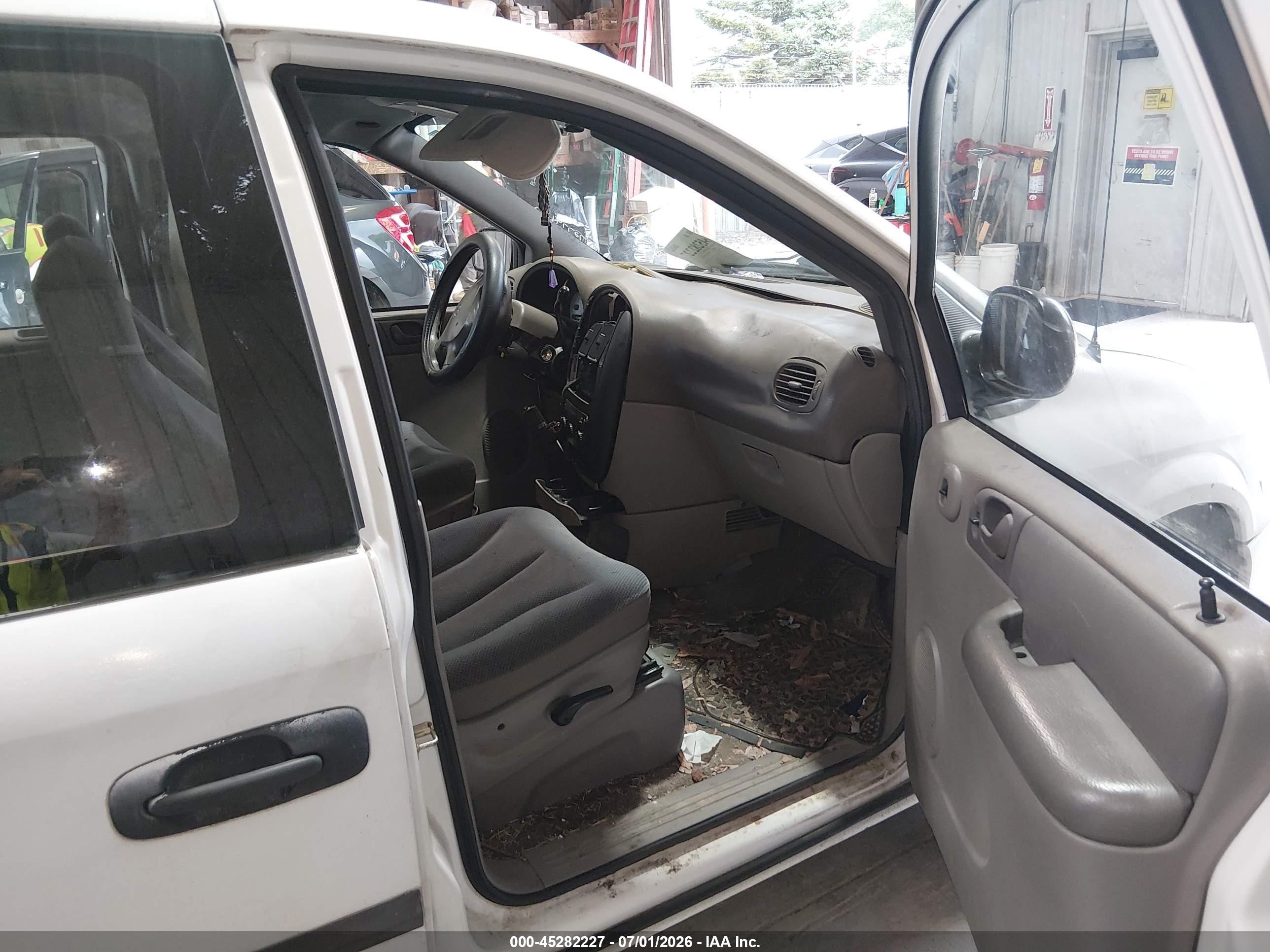 2002 Dodge Grand Caravan Se Белый vin: 1B4GP243X2B727791