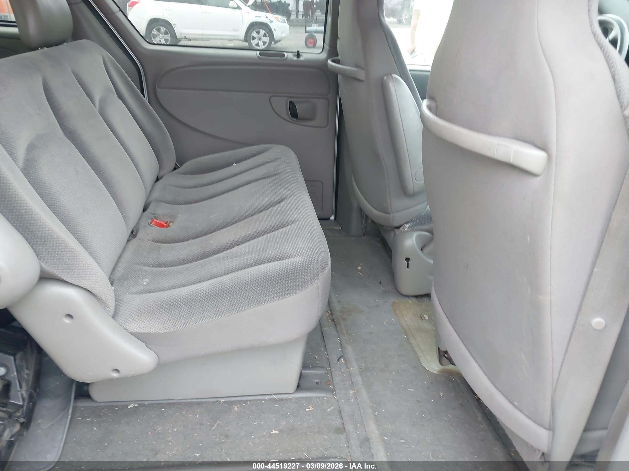 2002 Dodge Caravan Se Silver vin: 1B4GP25372B654622