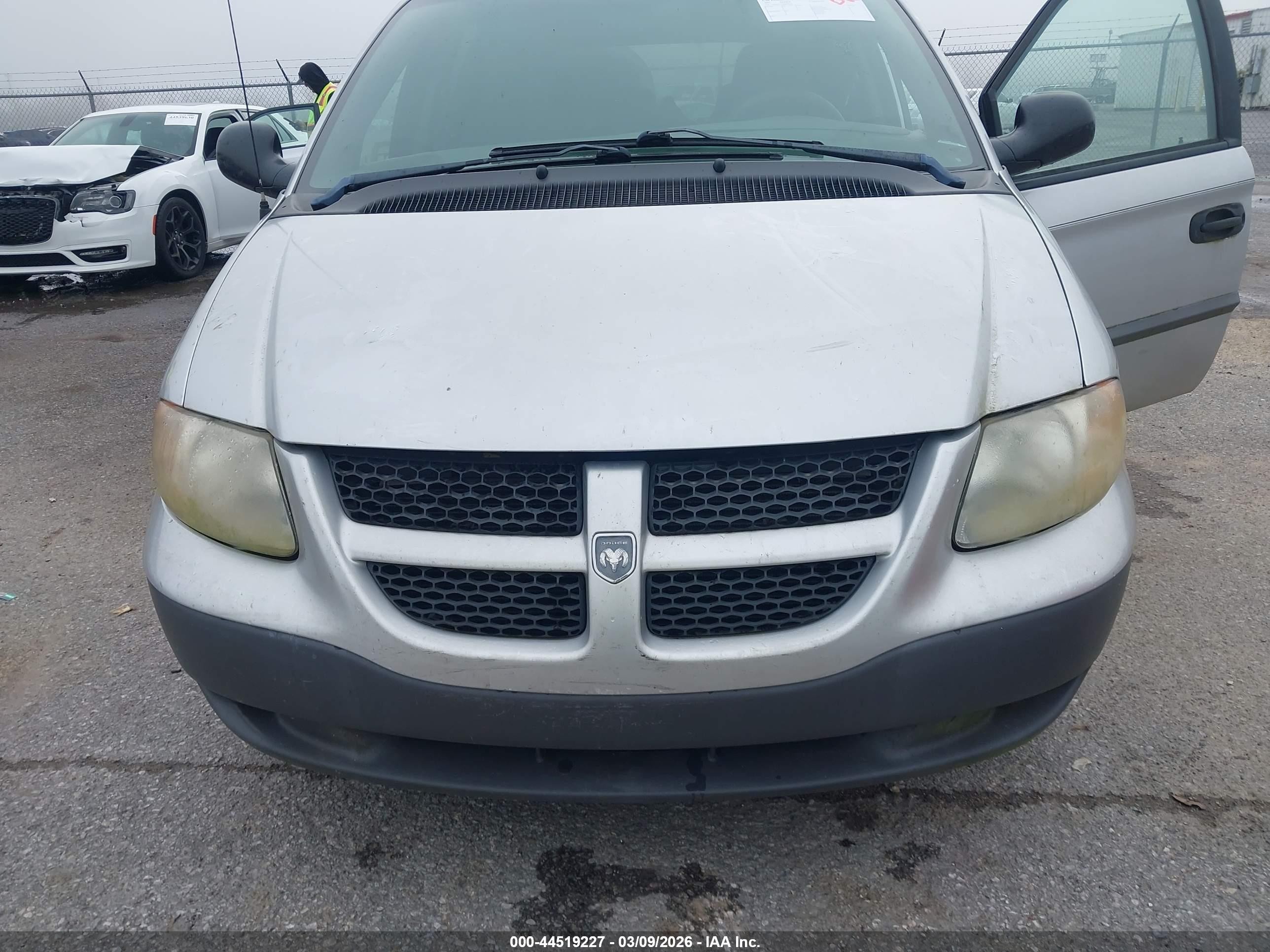 2002 Dodge Caravan Se Silver vin: 1B4GP25372B654622