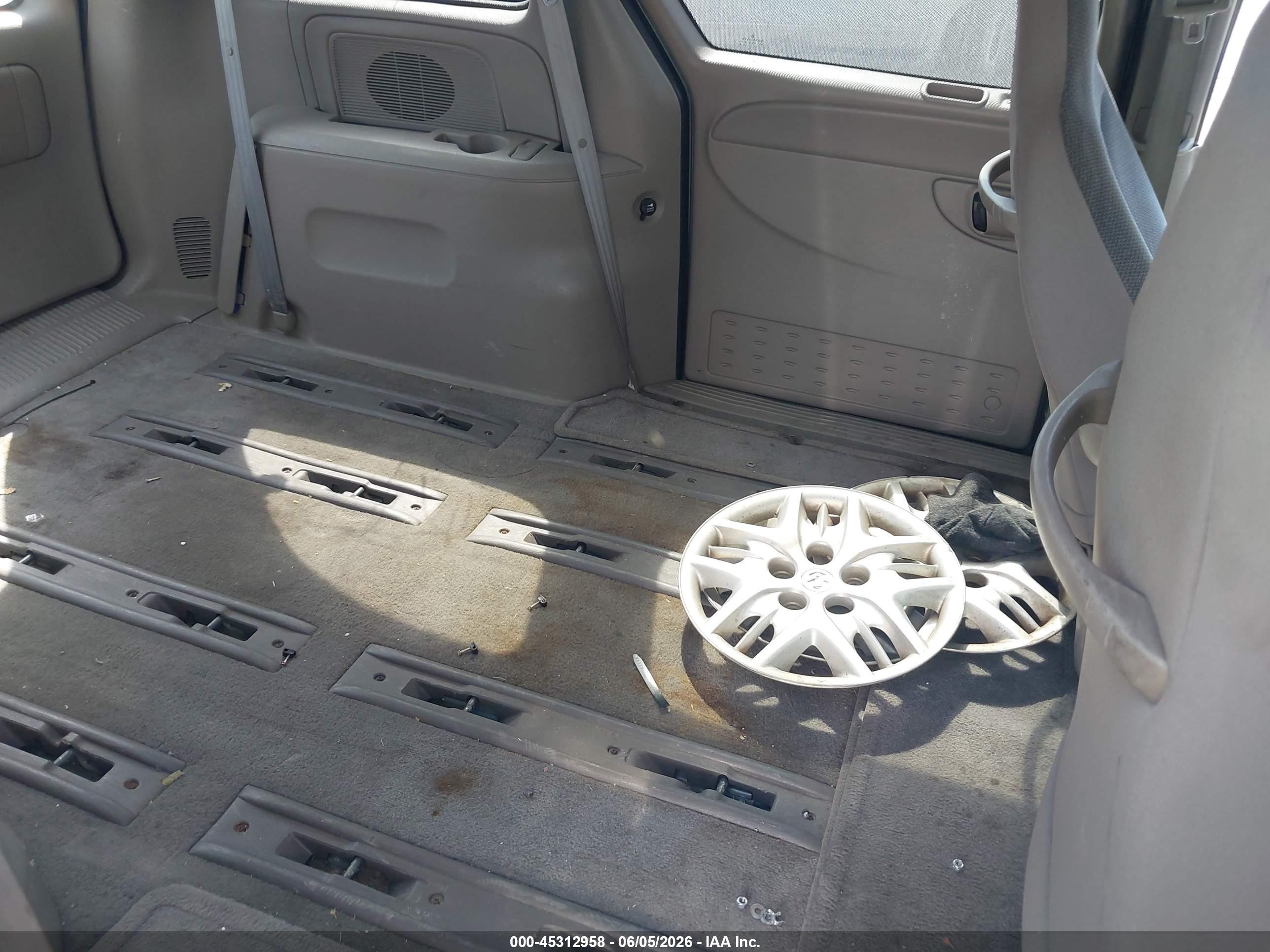2002 Dodge Caravan Se White vin: 1B4GP25382B720188