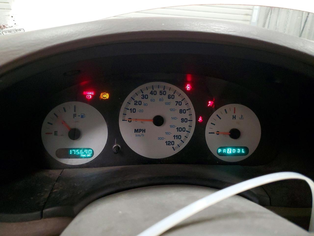 2002 Dodge Caravan Se White vin: 1B4GP25B92B639174