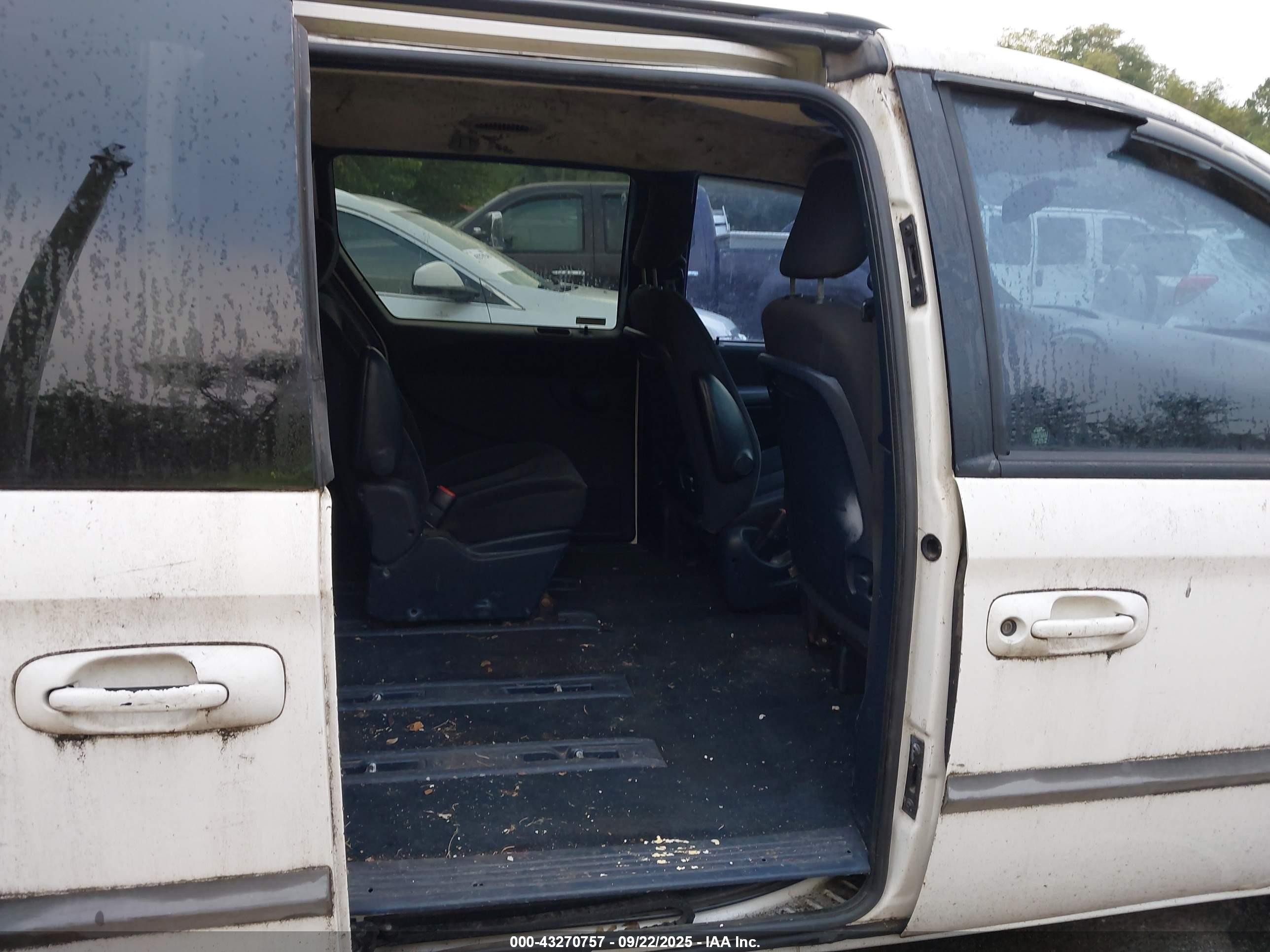 2001 Dodge Grand Caravan Sport White vin: 1B4GP44321B256892