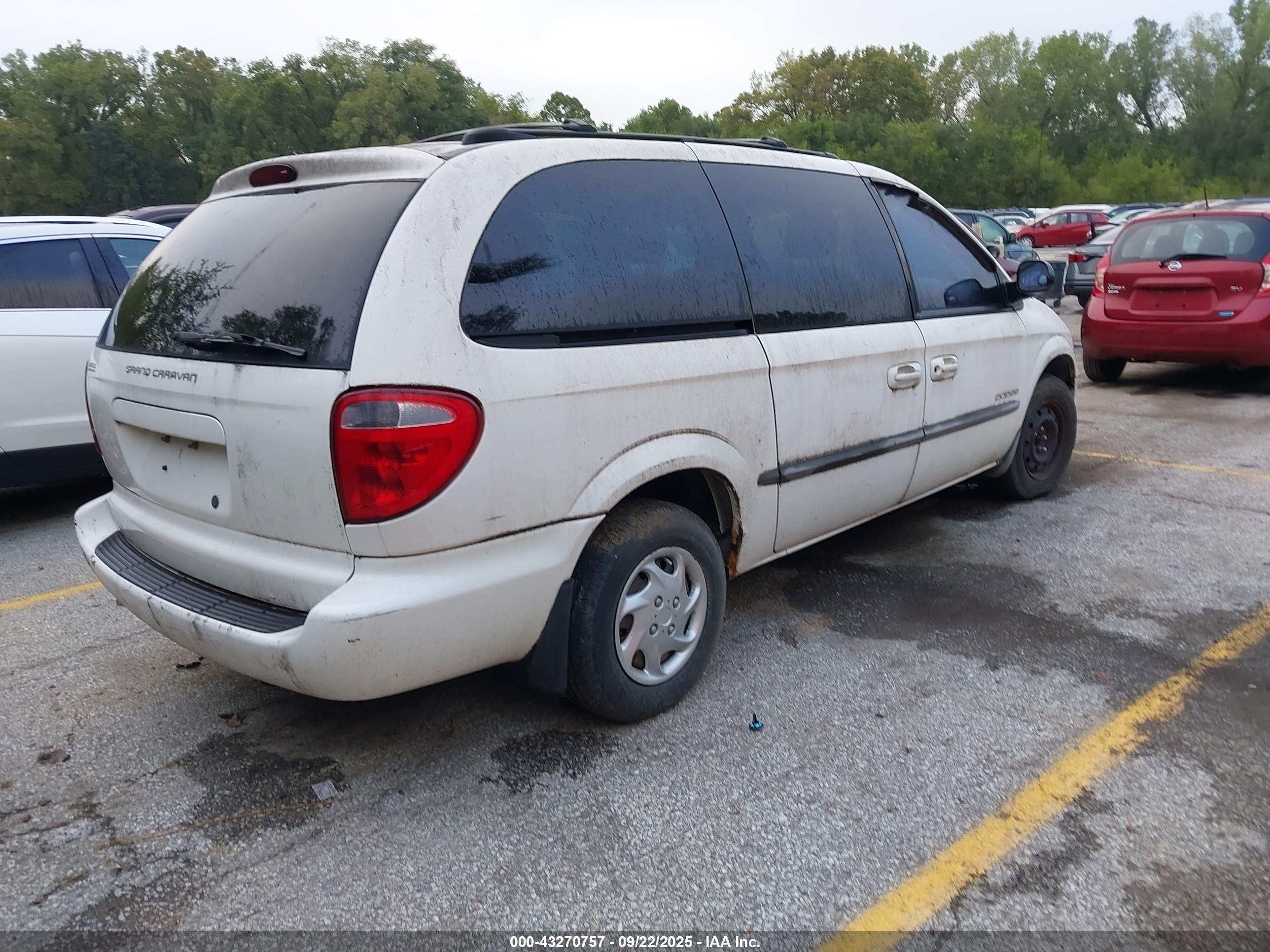 2001 Dodge Grand Caravan Sport White vin: 1B4GP44321B256892