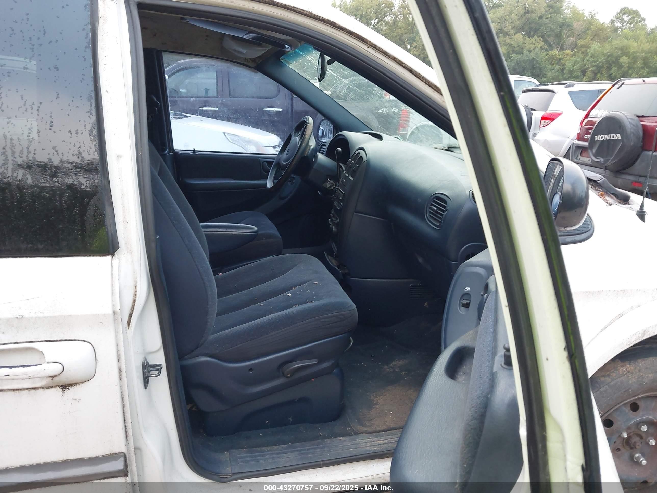 2001 Dodge Grand Caravan Sport White vin: 1B4GP44321B256892