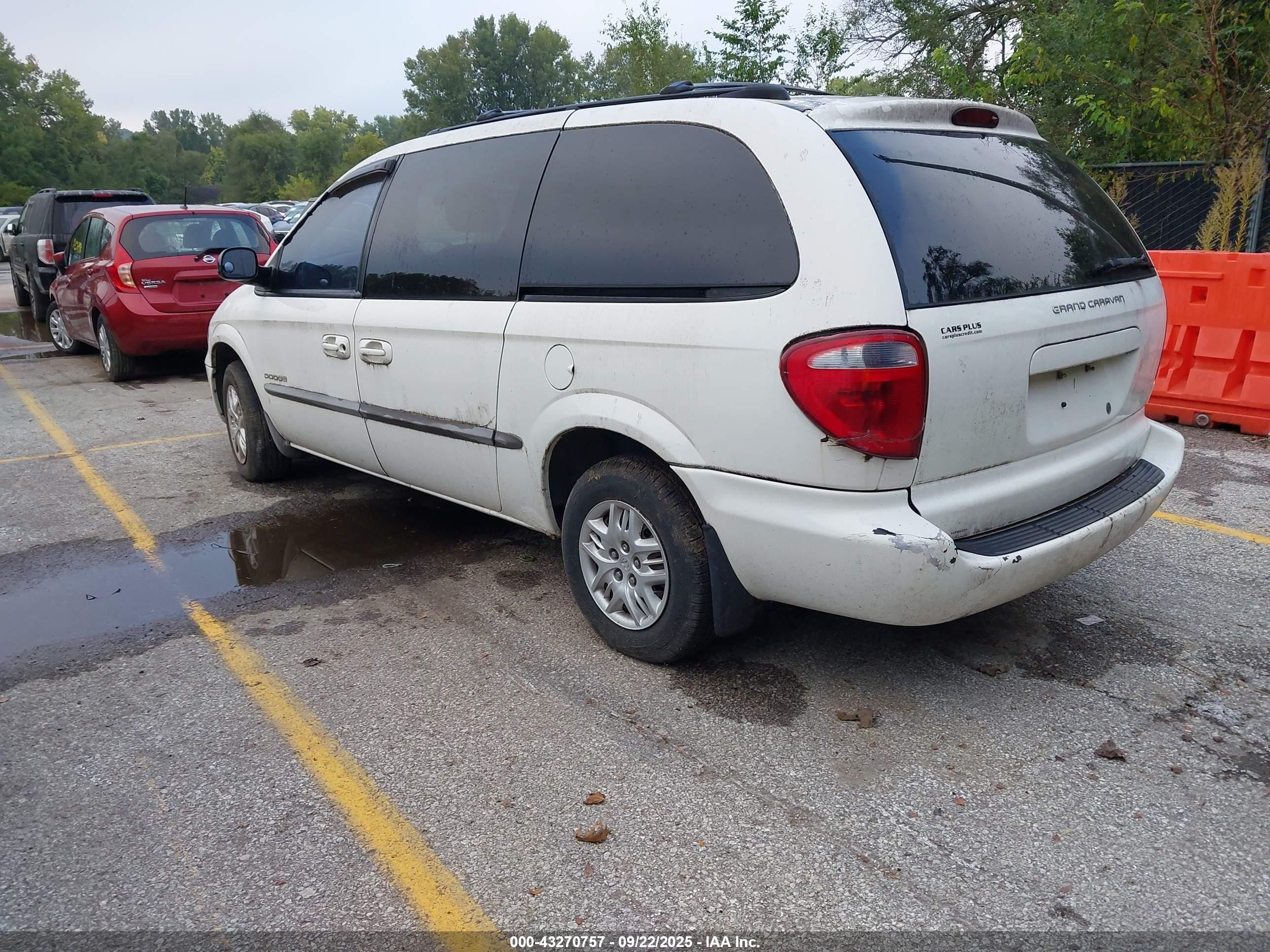 2001 Dodge Grand Caravan Sport White vin: 1B4GP44321B256892