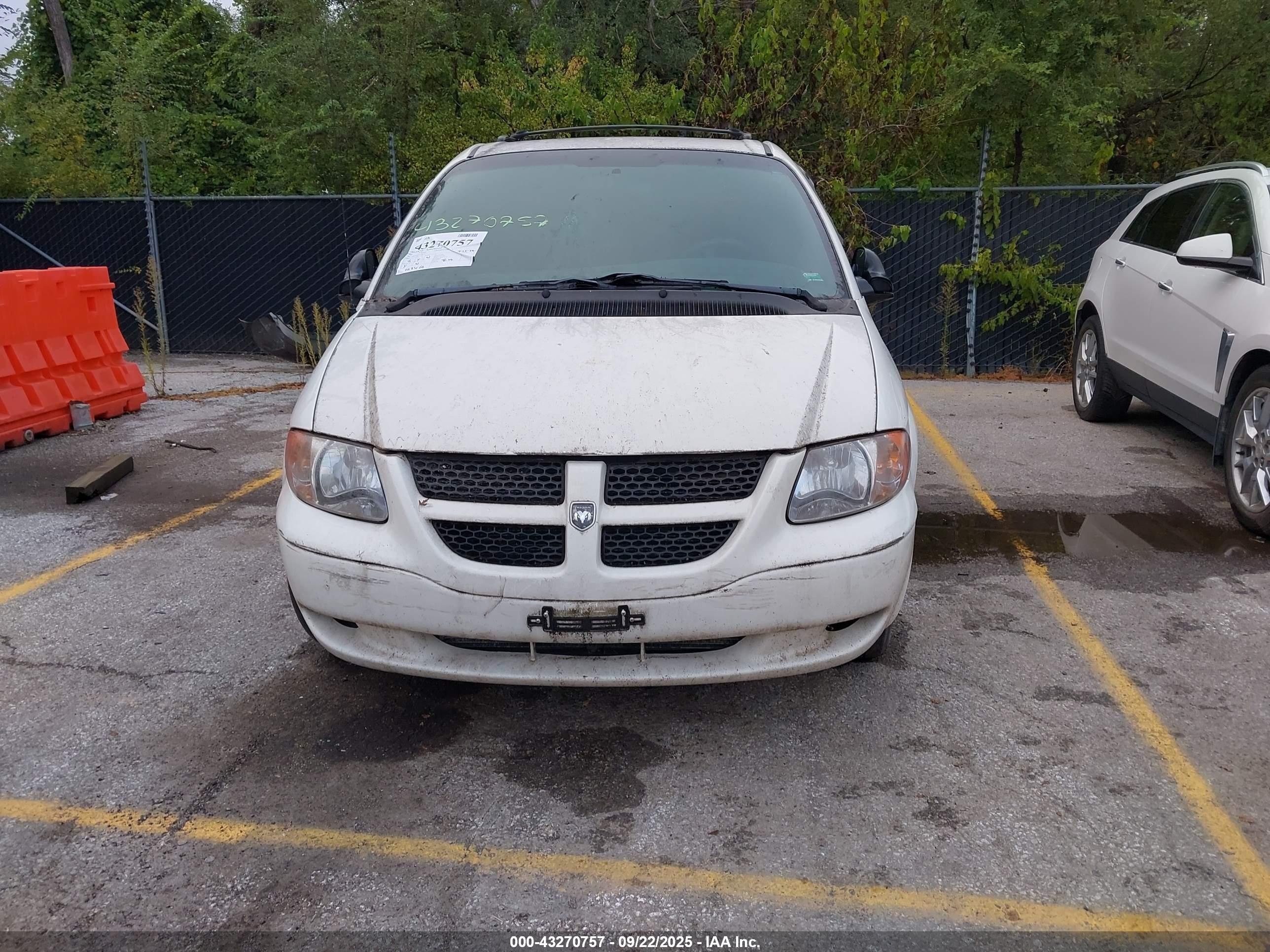 2001 Dodge Grand Caravan Sport White vin: 1B4GP44321B256892