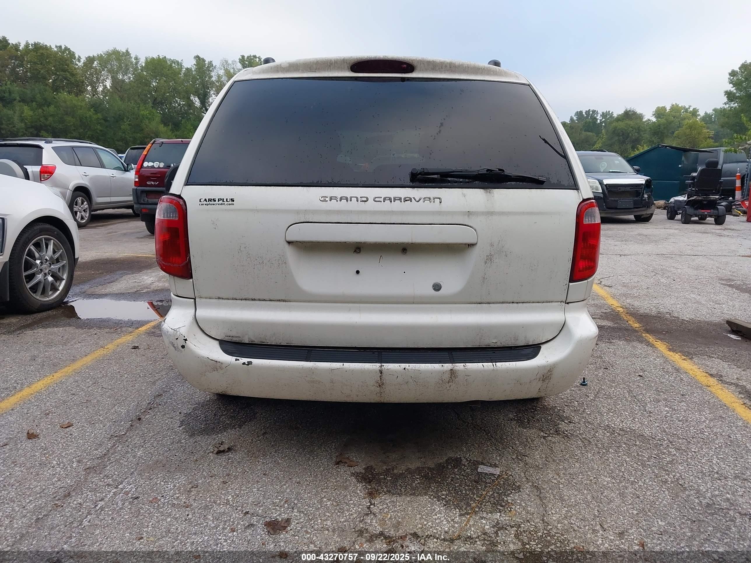 2001 Dodge Grand Caravan Sport White vin: 1B4GP44321B256892