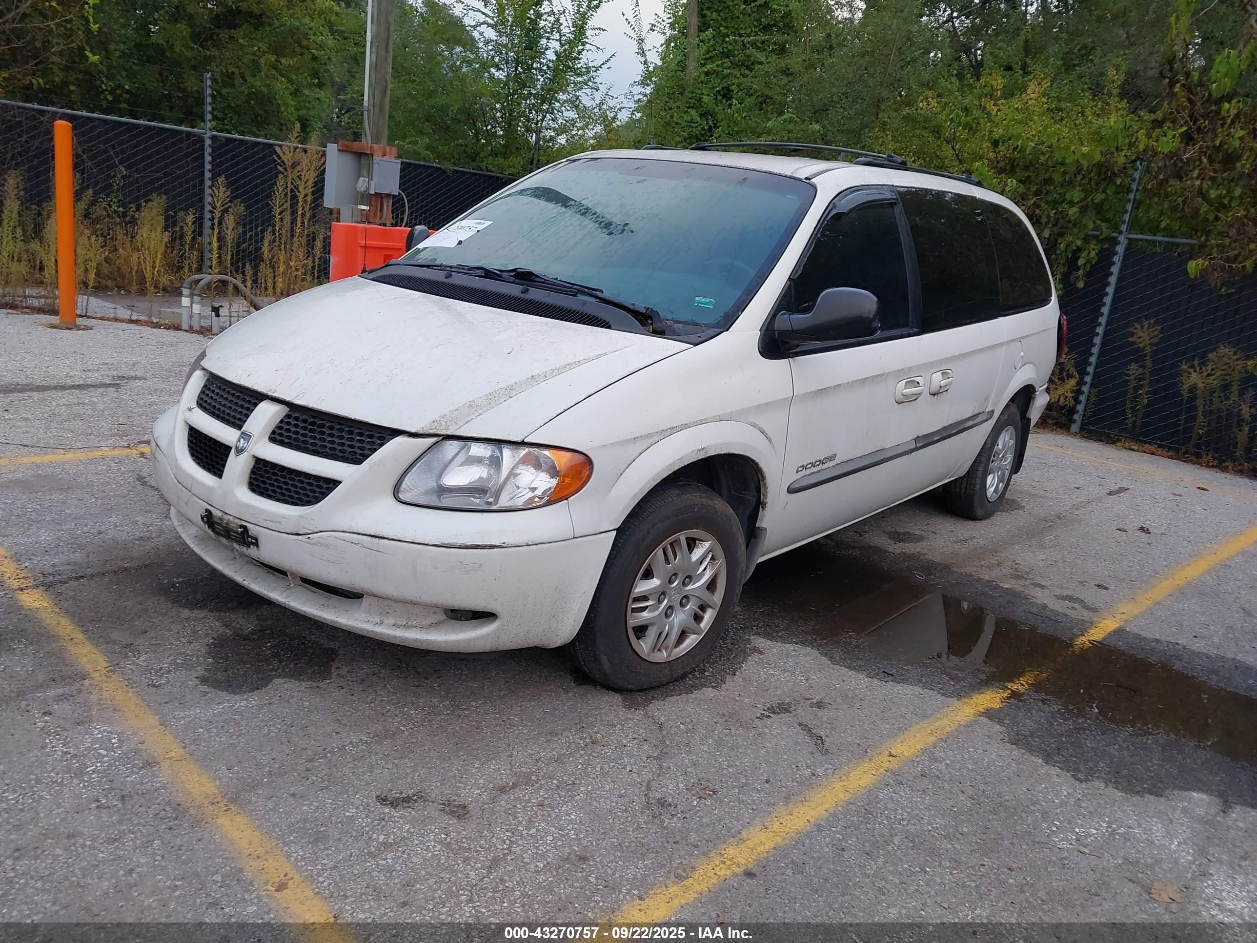 2001 Dodge Grand Caravan Sport White vin: 1B4GP44321B256892