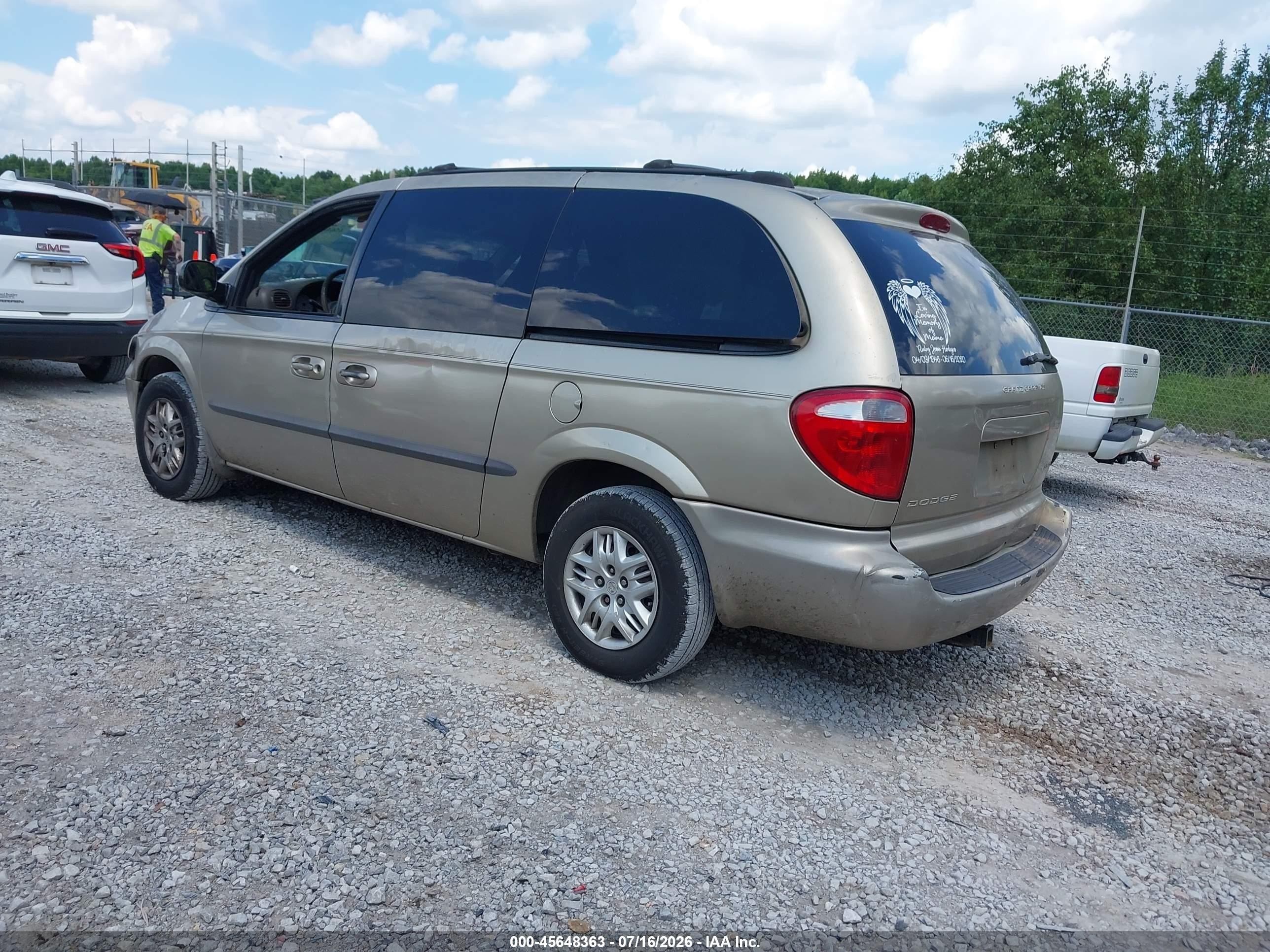 2002 Dodge Grand Caravan Sport Gold vin: 1B4GP44352B720372