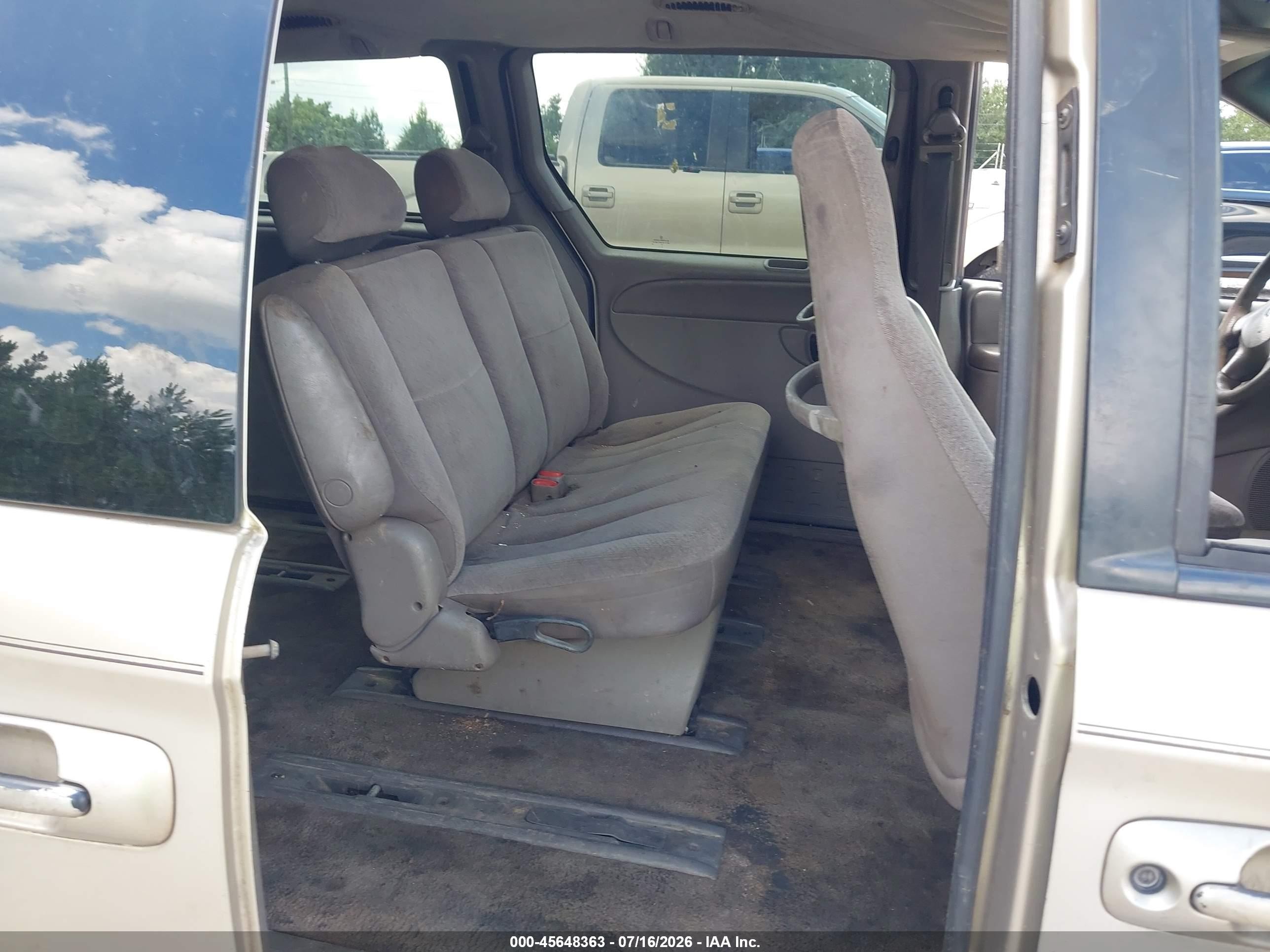 2002 Dodge Grand Caravan Sport Gold vin: 1B4GP44352B720372
