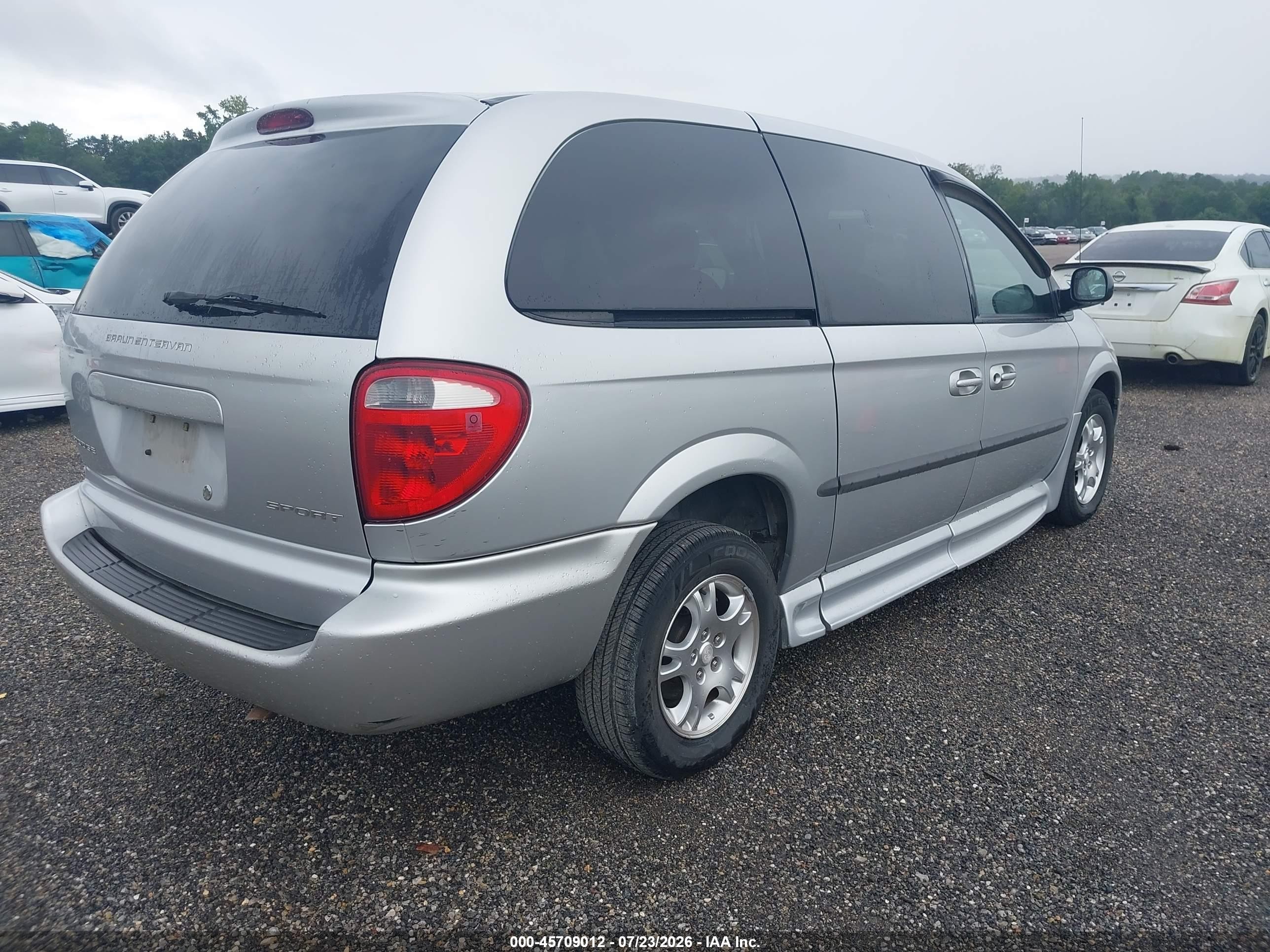 2002 Dodge Grand Caravan Sport Silver vin: 1B4GP44392B525102